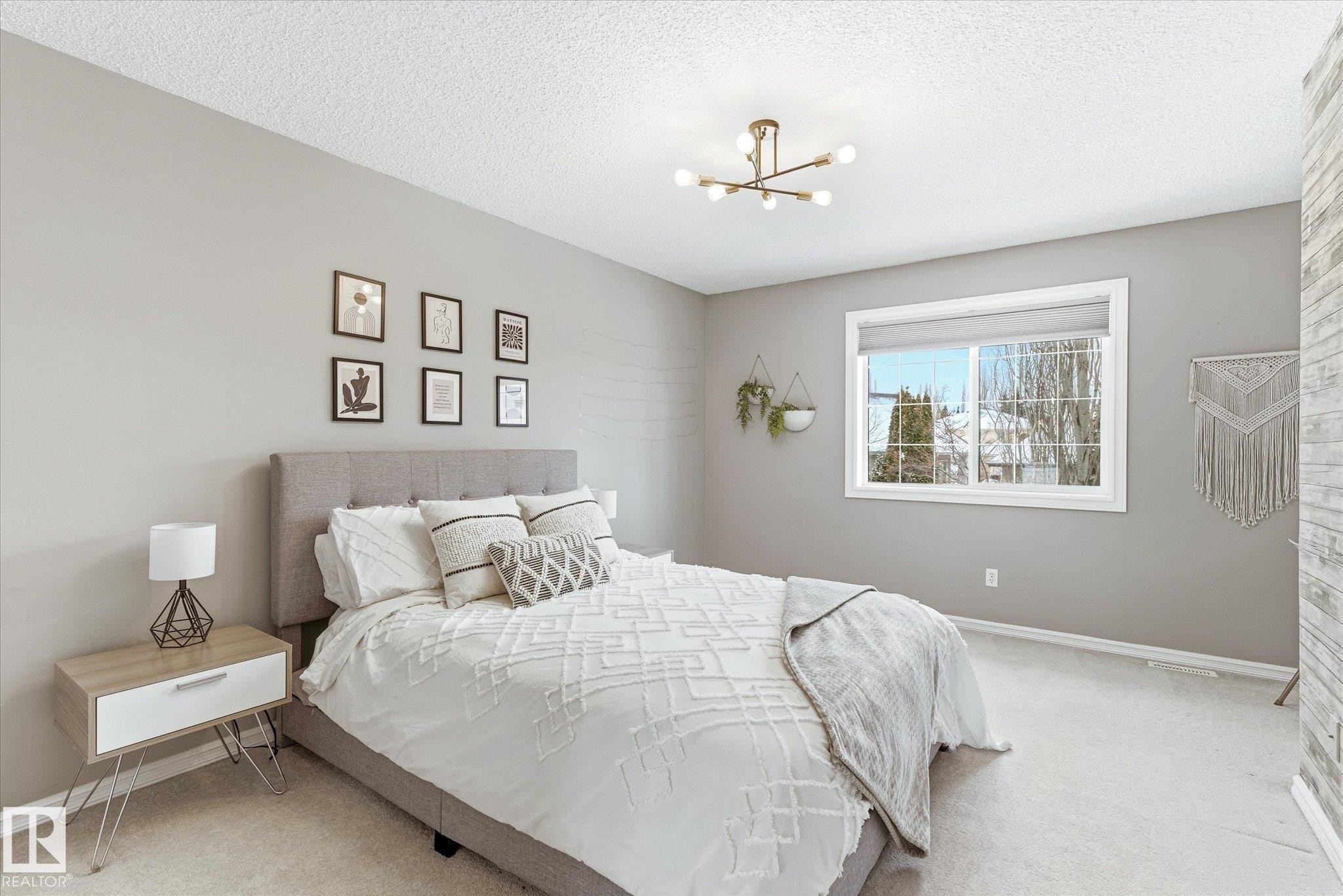 2550 Rabbit Hill Road, Edmonton, AB - Indoor Photo Showing Bedroom