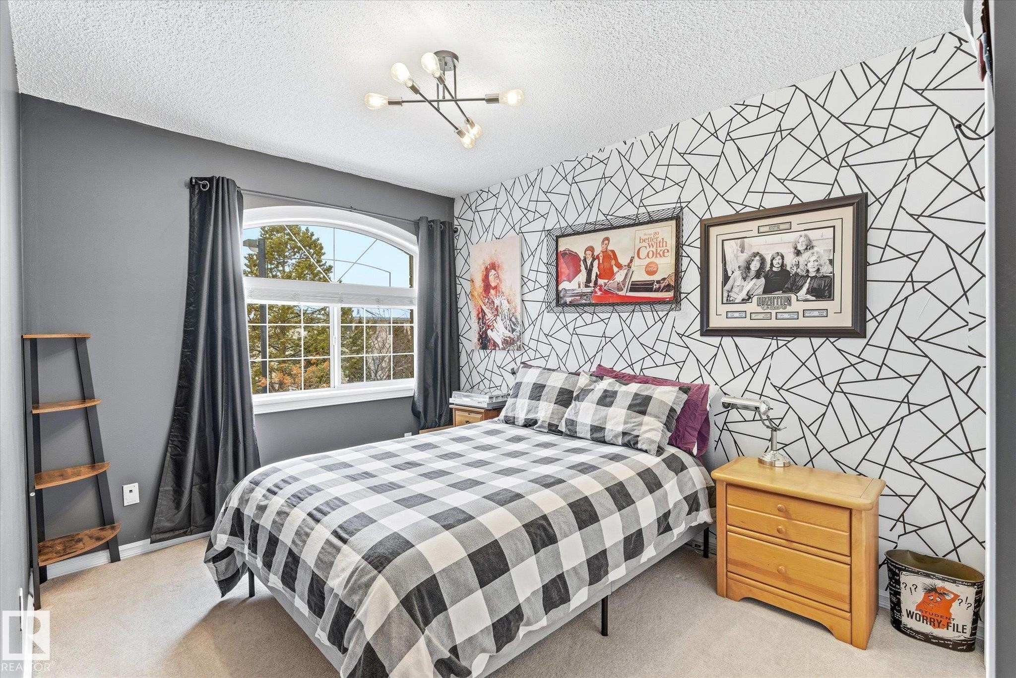 2550 Rabbit Hill Road, Edmonton, AB - Indoor Photo Showing Bedroom