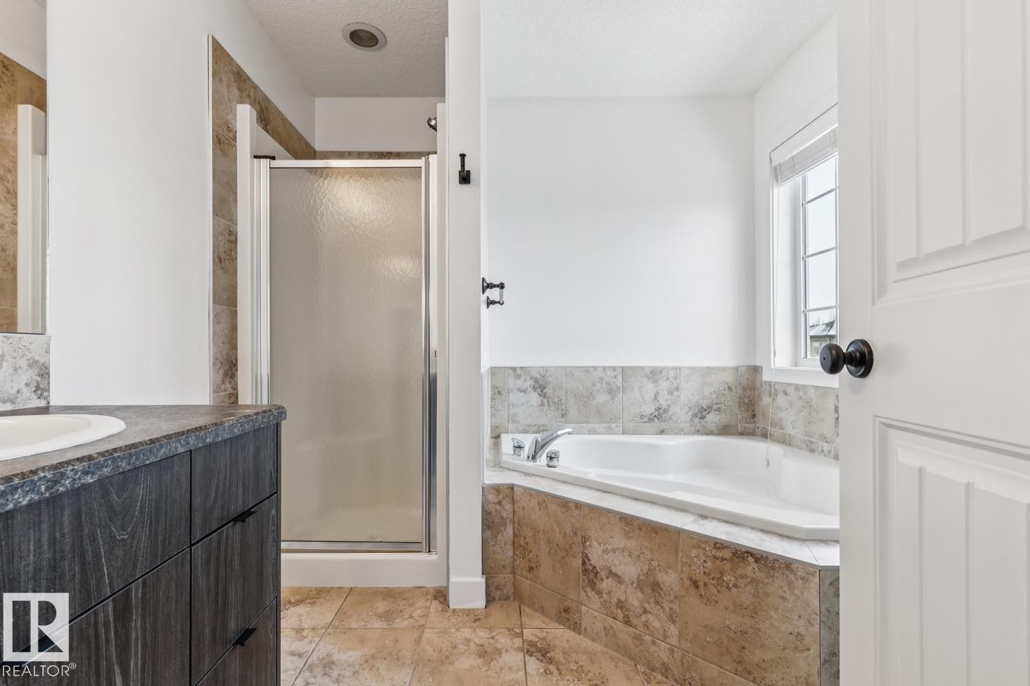 323 Avena Link, Leduc, AB - Indoor Photo Showing Bathroom