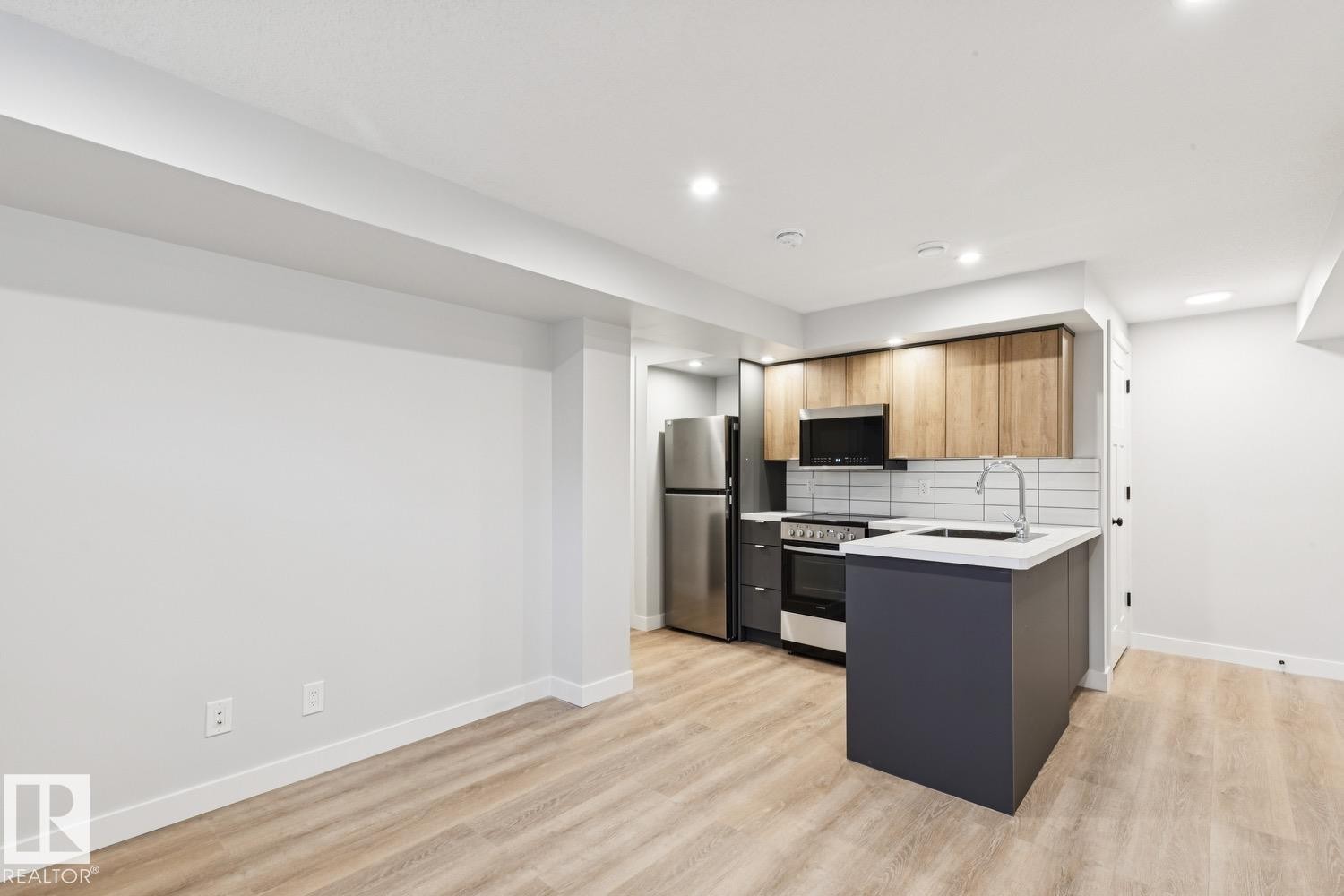 323 Avena Link, Leduc, AB - Indoor Photo Showing Kitchen