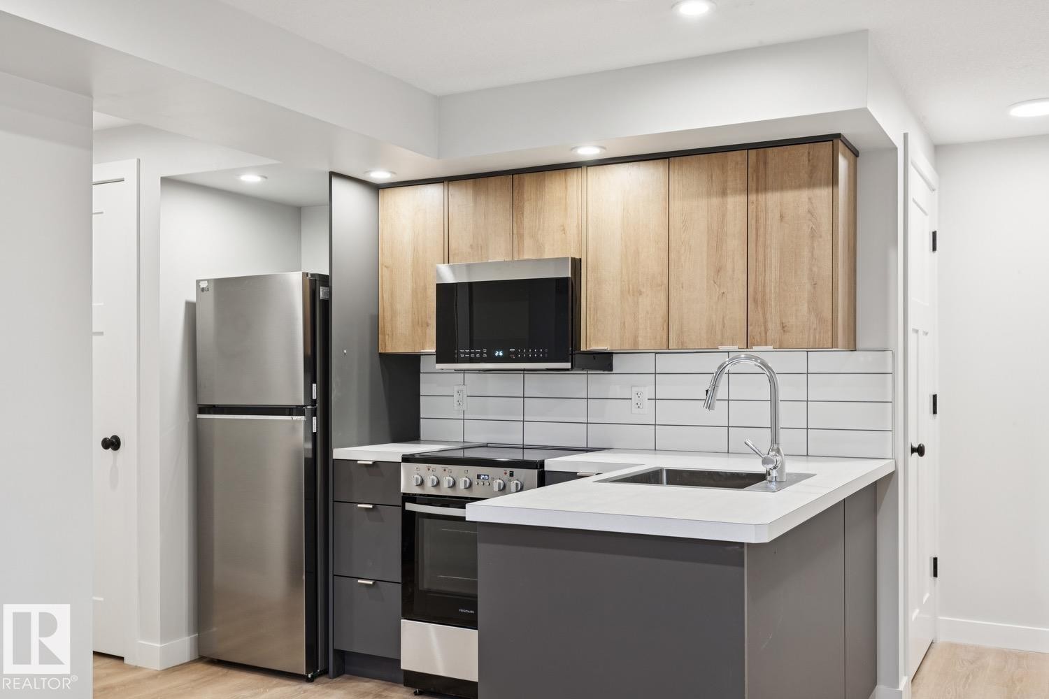323 Avena Link, Leduc, AB - Indoor Photo Showing Kitchen