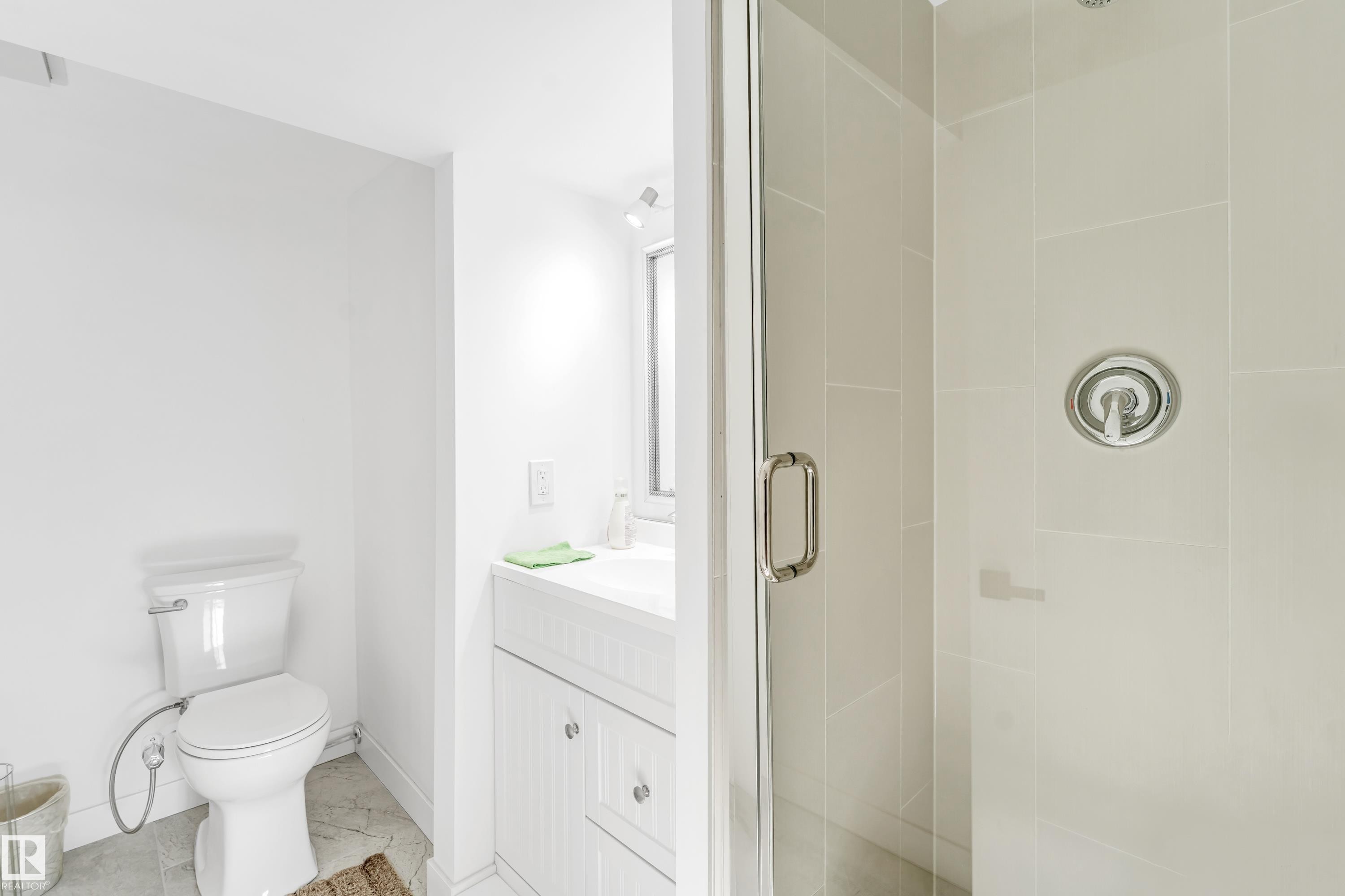2404 80 Street, Edmonton, AB - Indoor Photo Showing Bathroom