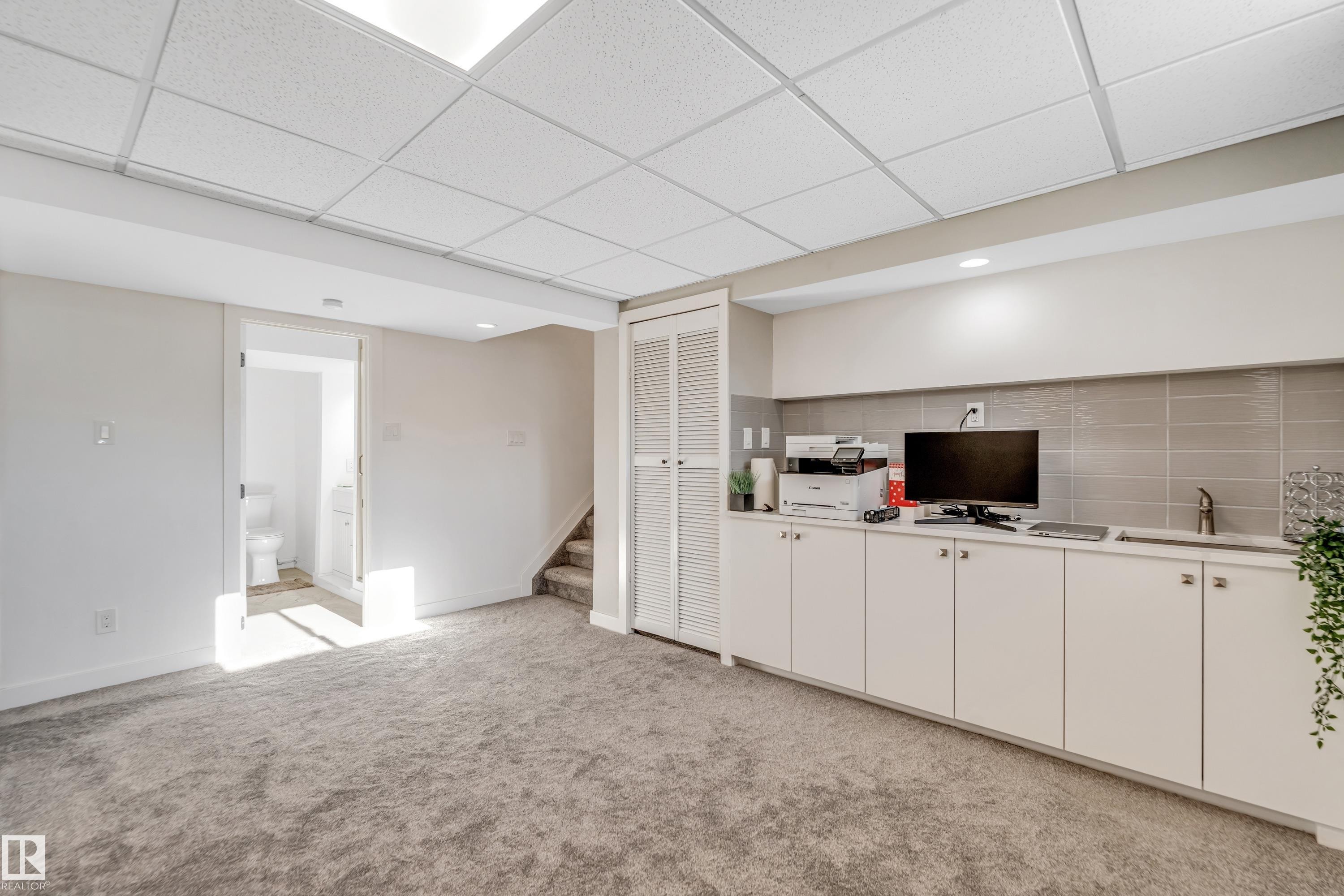 2404 80 Street, Edmonton, AB - Indoor