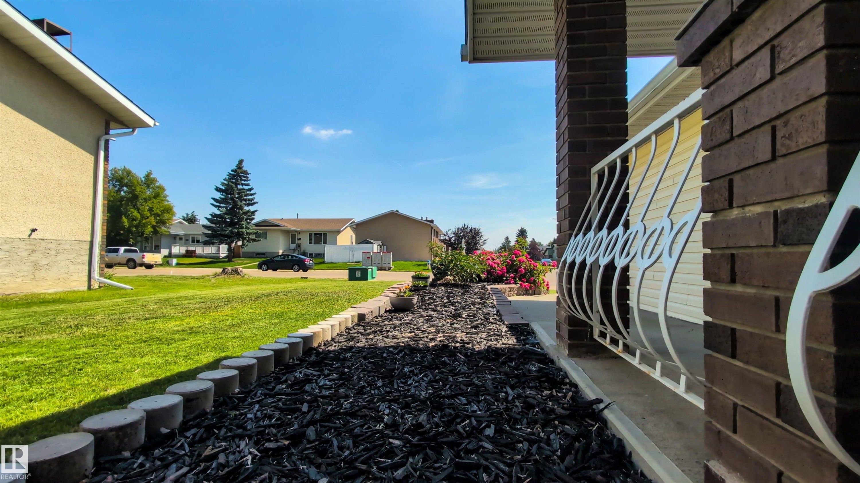 2404 80 Street, Edmonton, AB - Outdoor