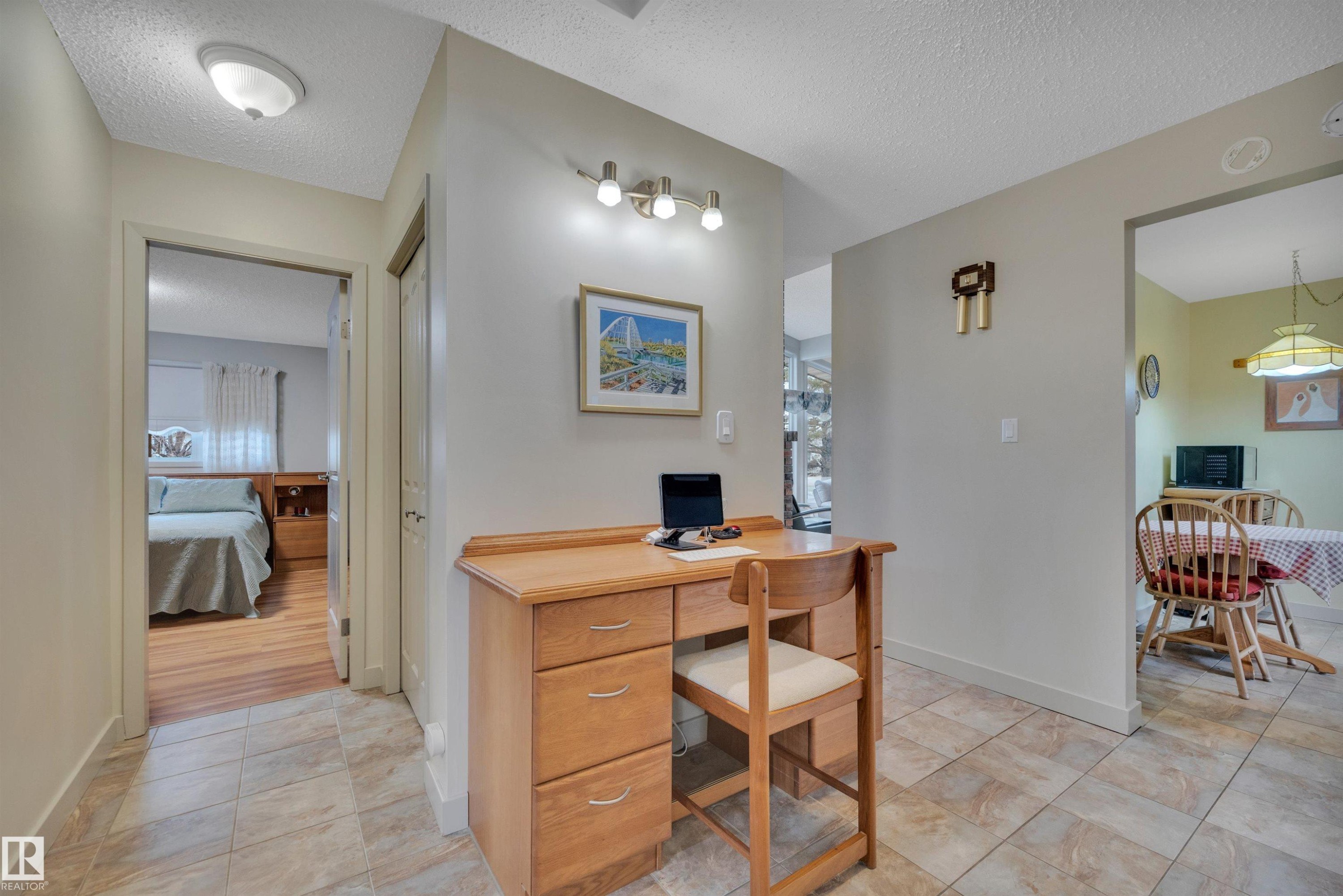 8649 27 Avenue, Edmonton, AB - Indoor Photo Showing Office