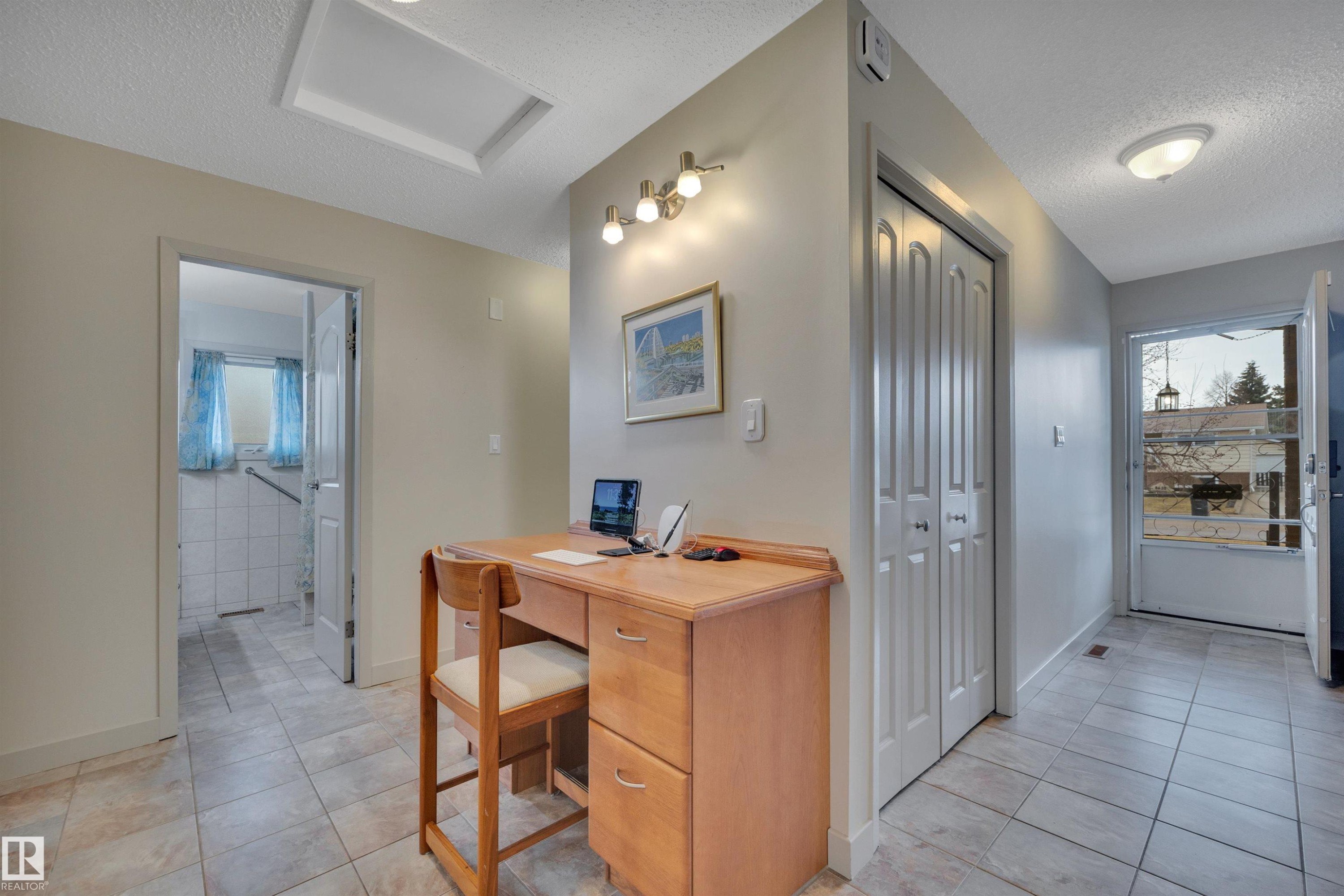 8649 27 Avenue, Edmonton, AB - Indoor Photo Showing Other Room