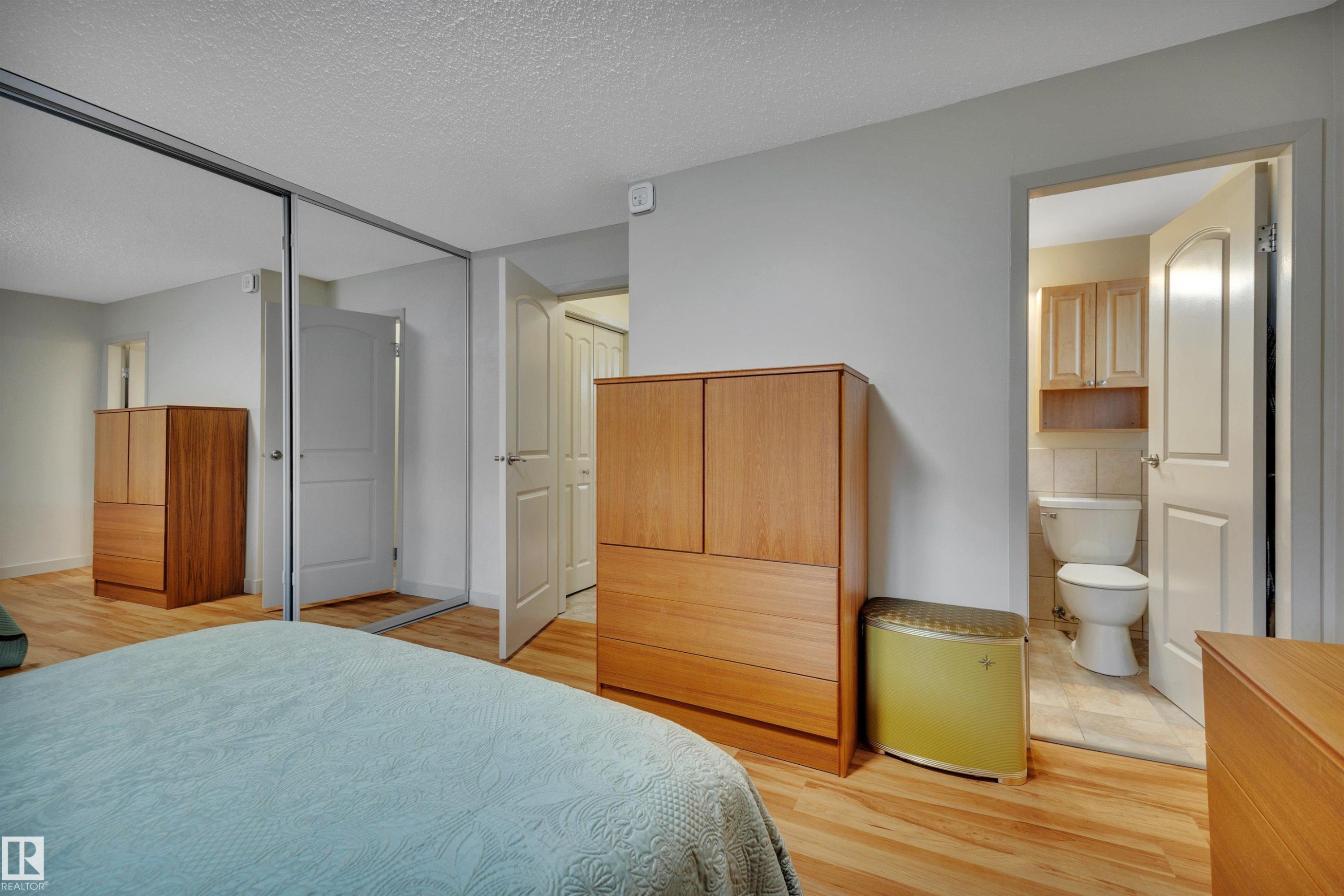 8649 27 Avenue, Edmonton, AB - Indoor Photo Showing Bedroom