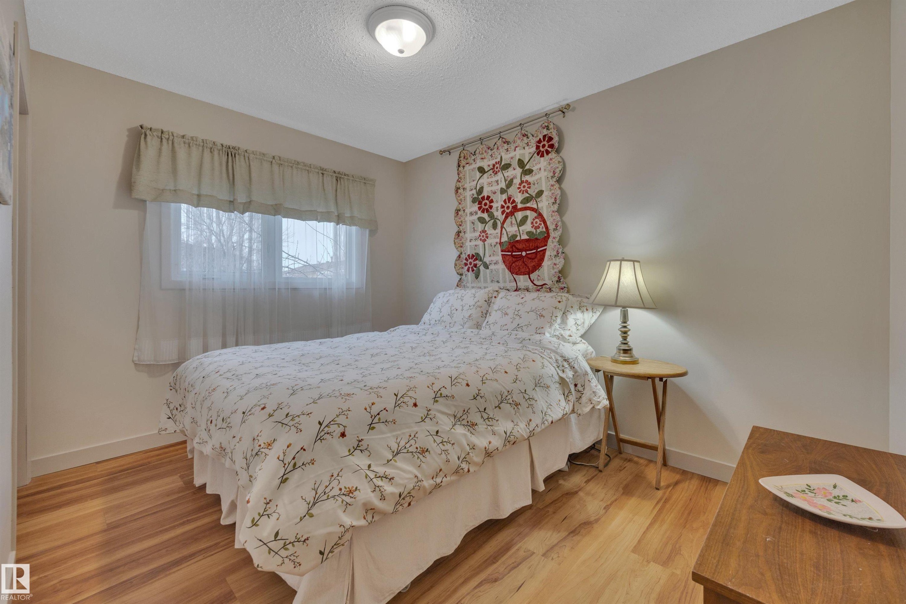 8649 27 Avenue, Edmonton, AB - Indoor Photo Showing Bedroom