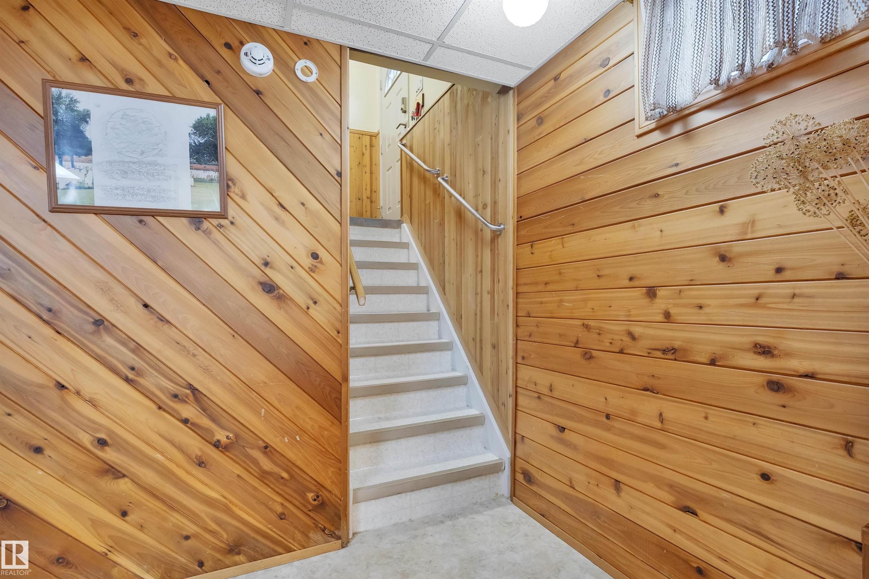 8649 27 Avenue, Edmonton, AB - Indoor Photo Showing Other Room