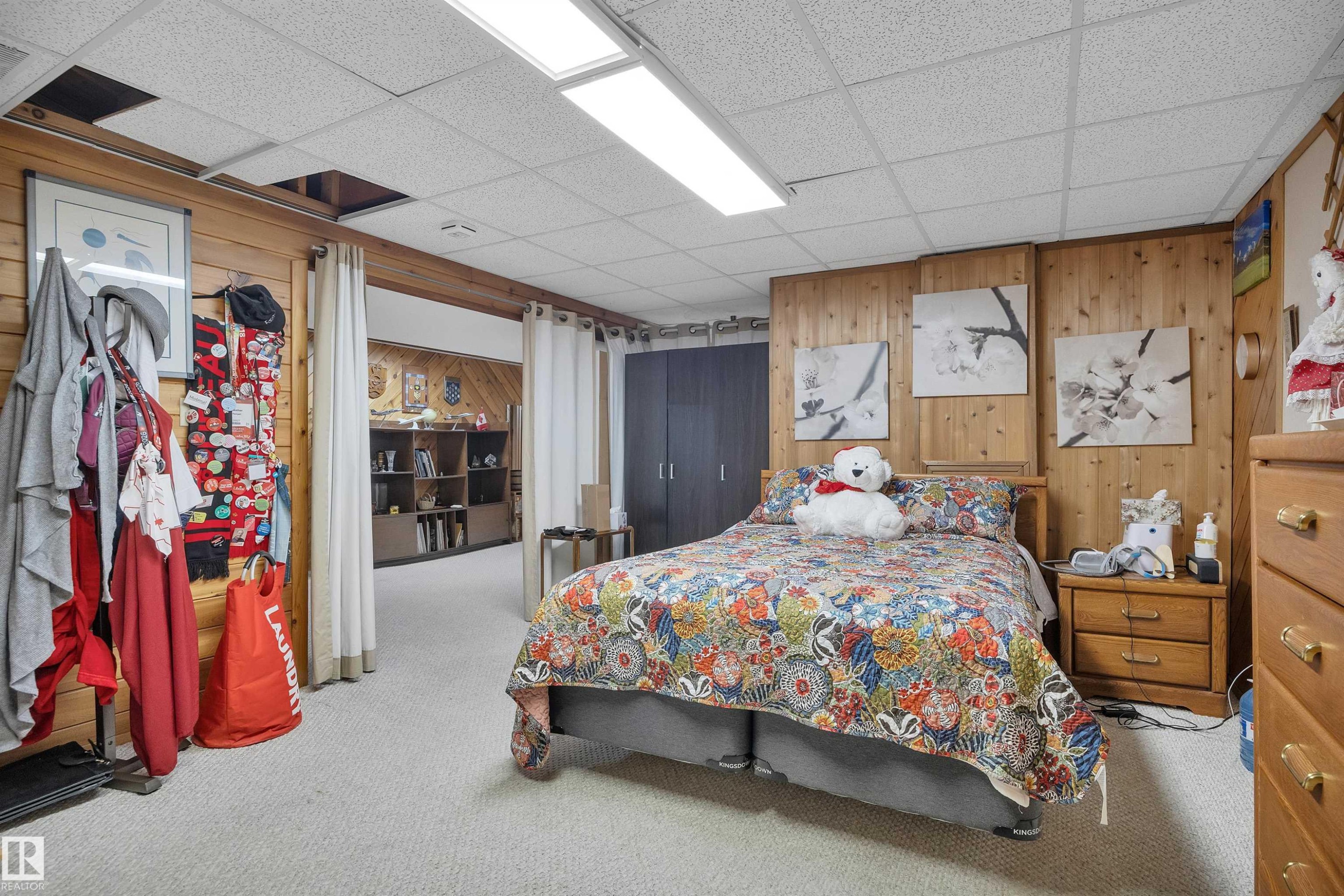 8649 27 Avenue, Edmonton, AB - Indoor Photo Showing Bedroom