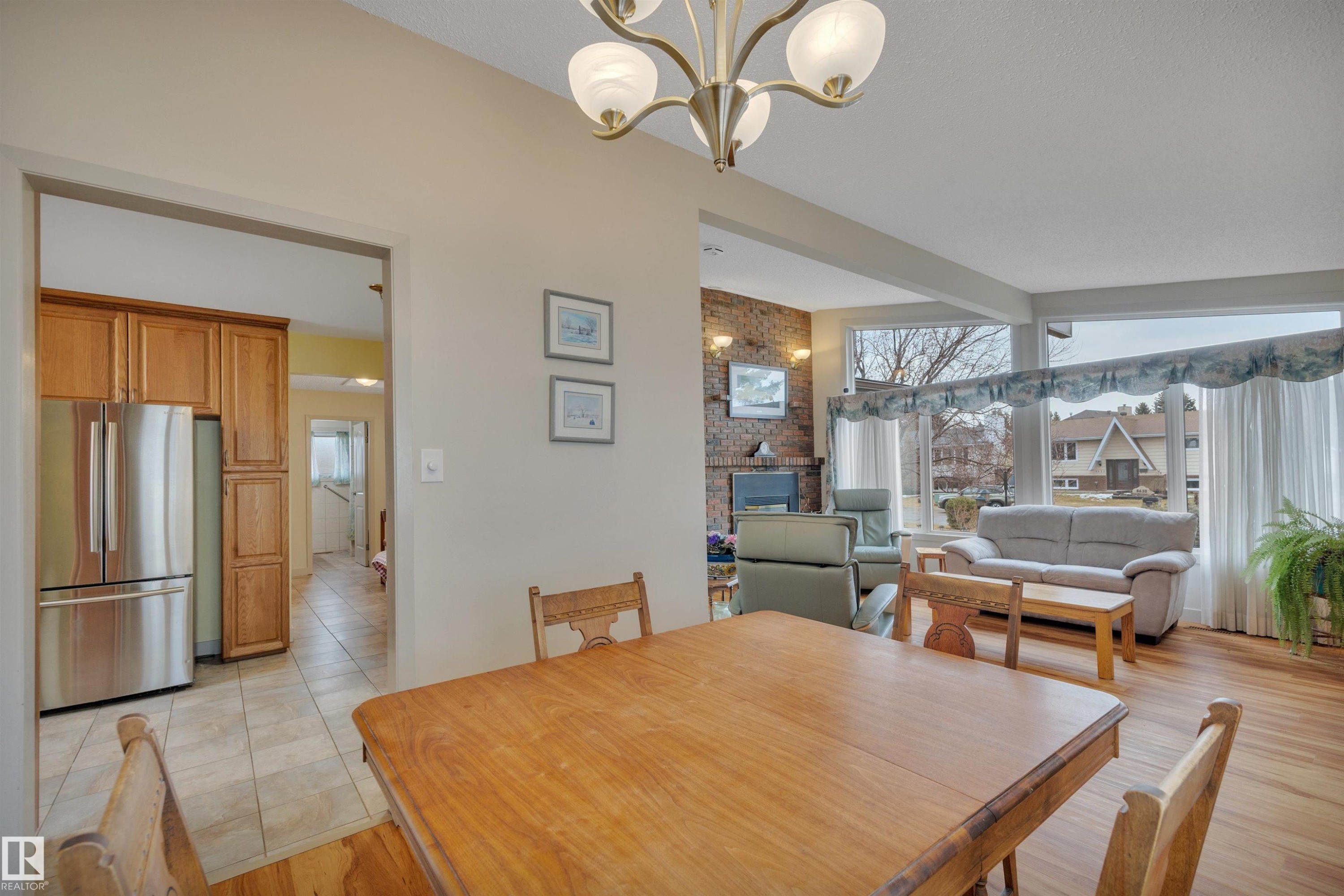 8649 27 Avenue, Edmonton, AB - Indoor Photo Showing Dining Room
