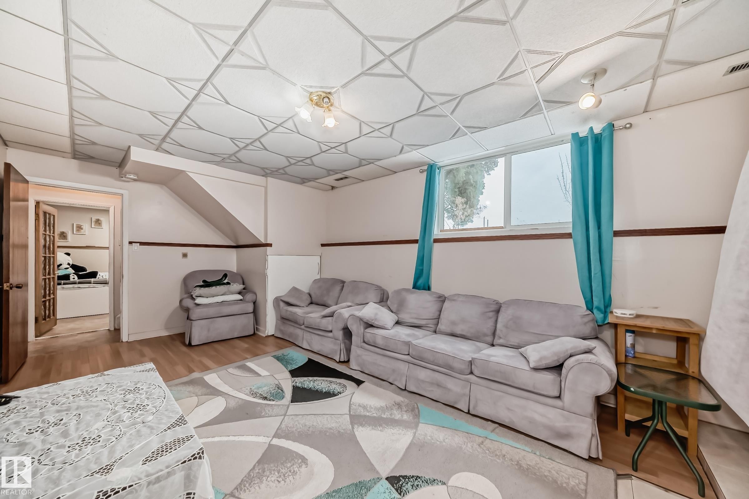 6807 Delwood Road, Edmonton, AB - Indoor Photo Showing Living Room