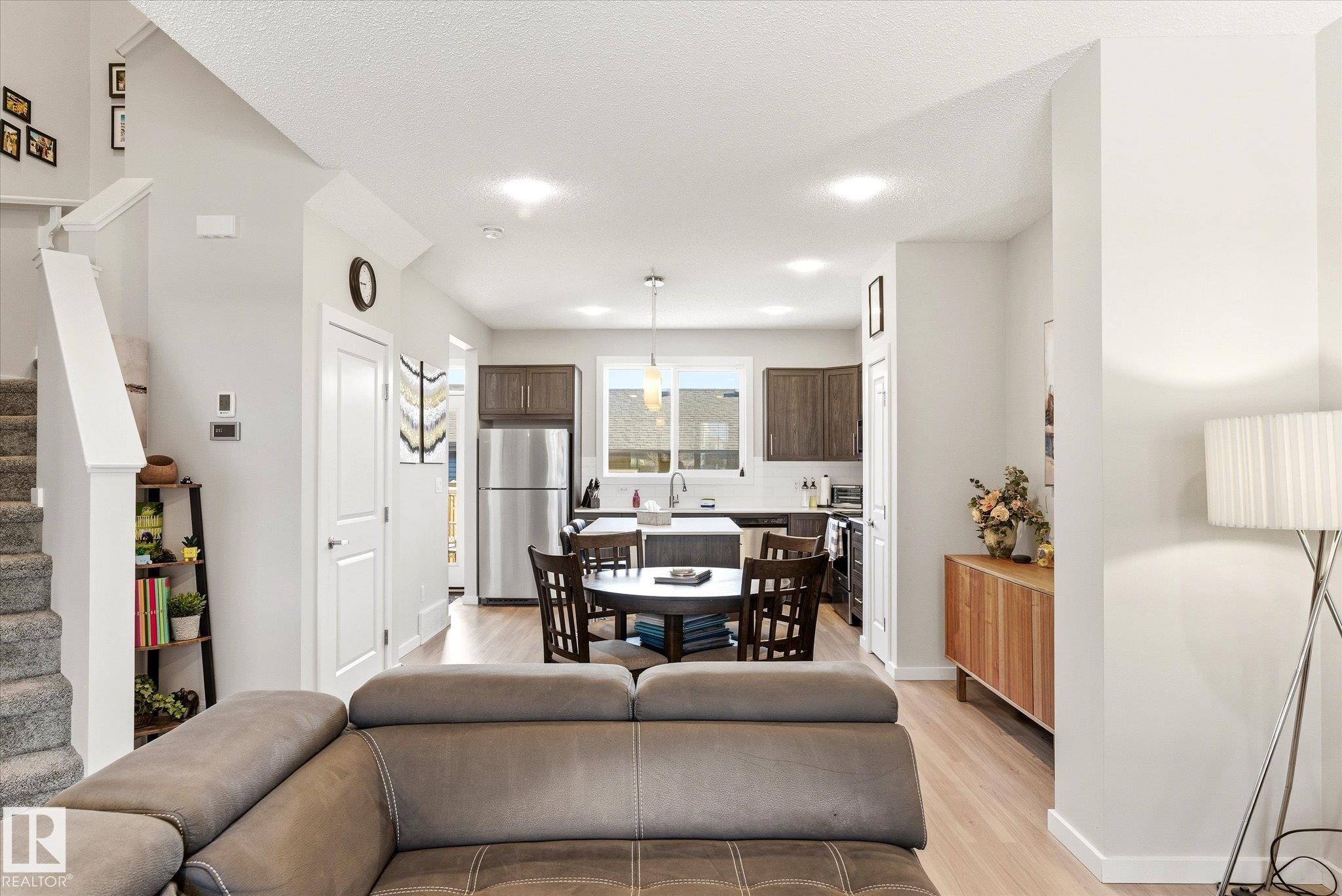 1208 Rosenthal Boulevard, Edmonton, AB - Indoor Photo Showing Living Room