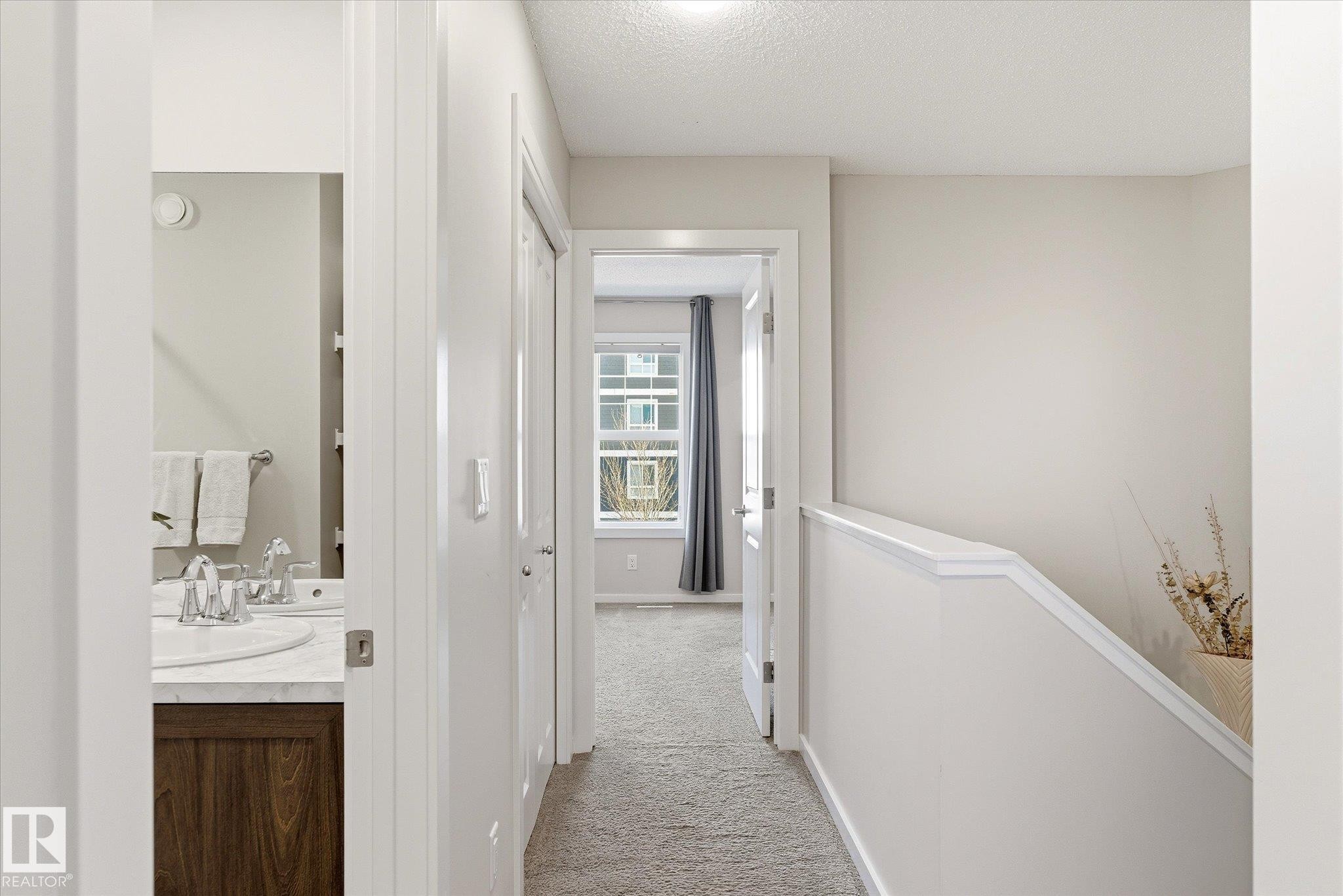 1208 Rosenthal Boulevard, Edmonton, AB - Indoor Photo Showing Other Room