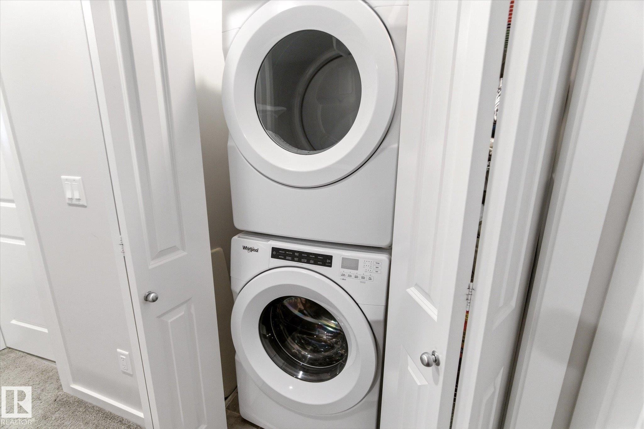 1208 Rosenthal Boulevard, Edmonton, AB - Indoor Photo Showing Laundry Room