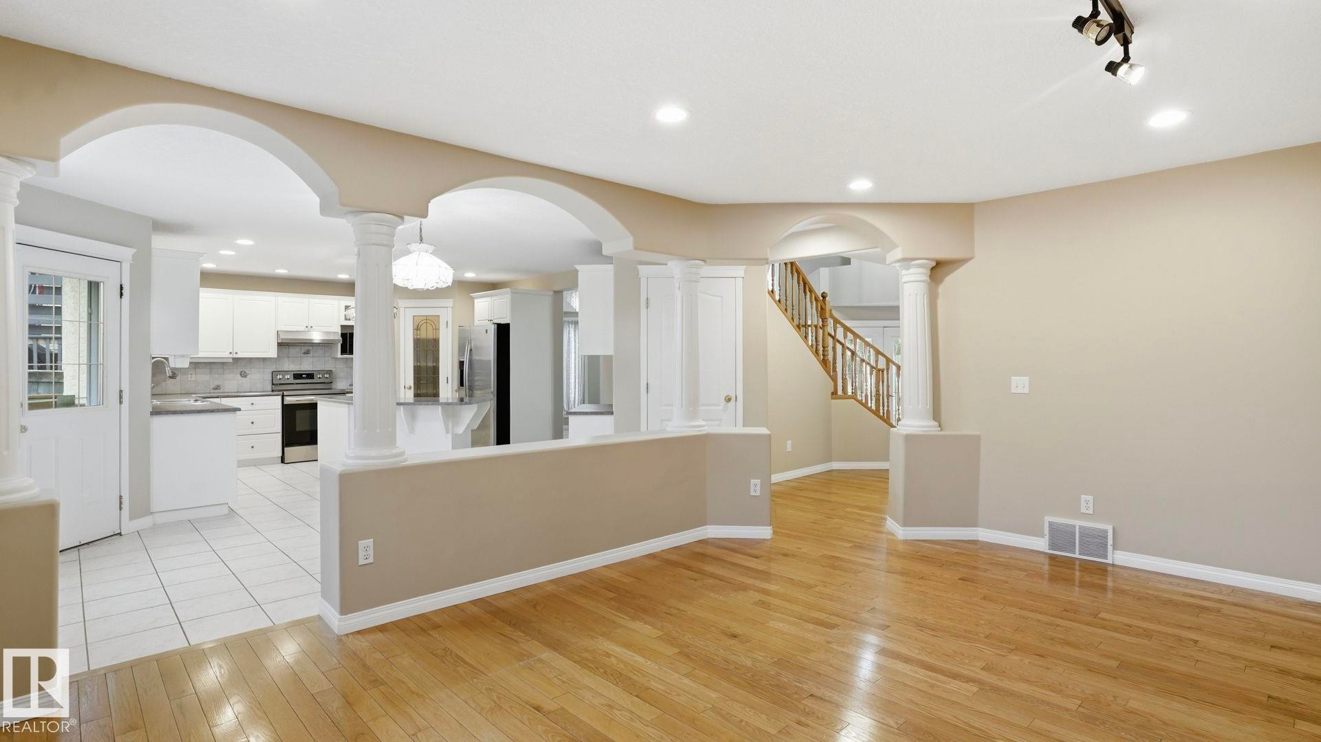 1007 Ormsby Crescent, Edmonton, AB - Indoor