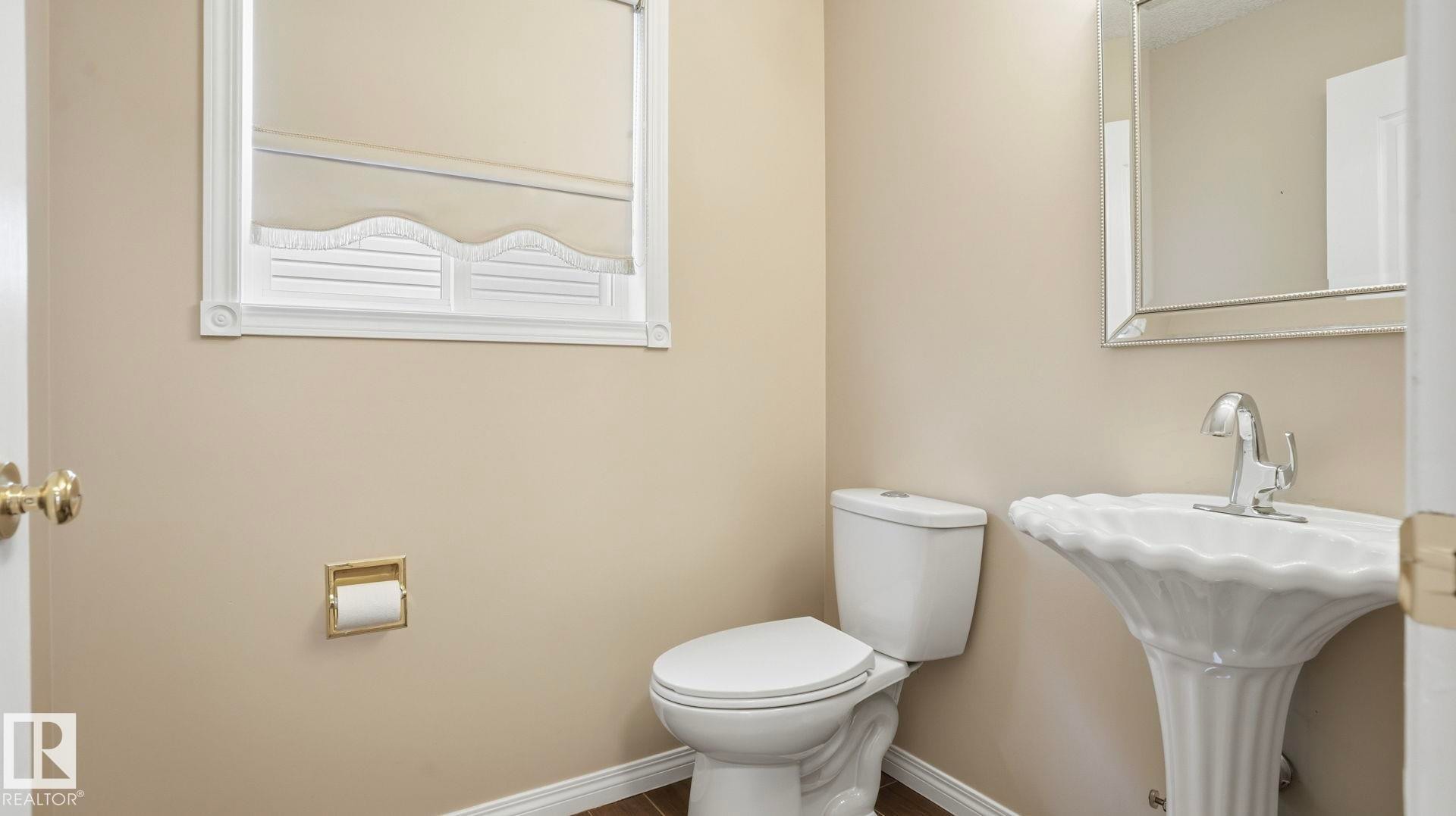 1007 Ormsby Crescent, Edmonton, AB - Indoor Photo Showing Bathroom
