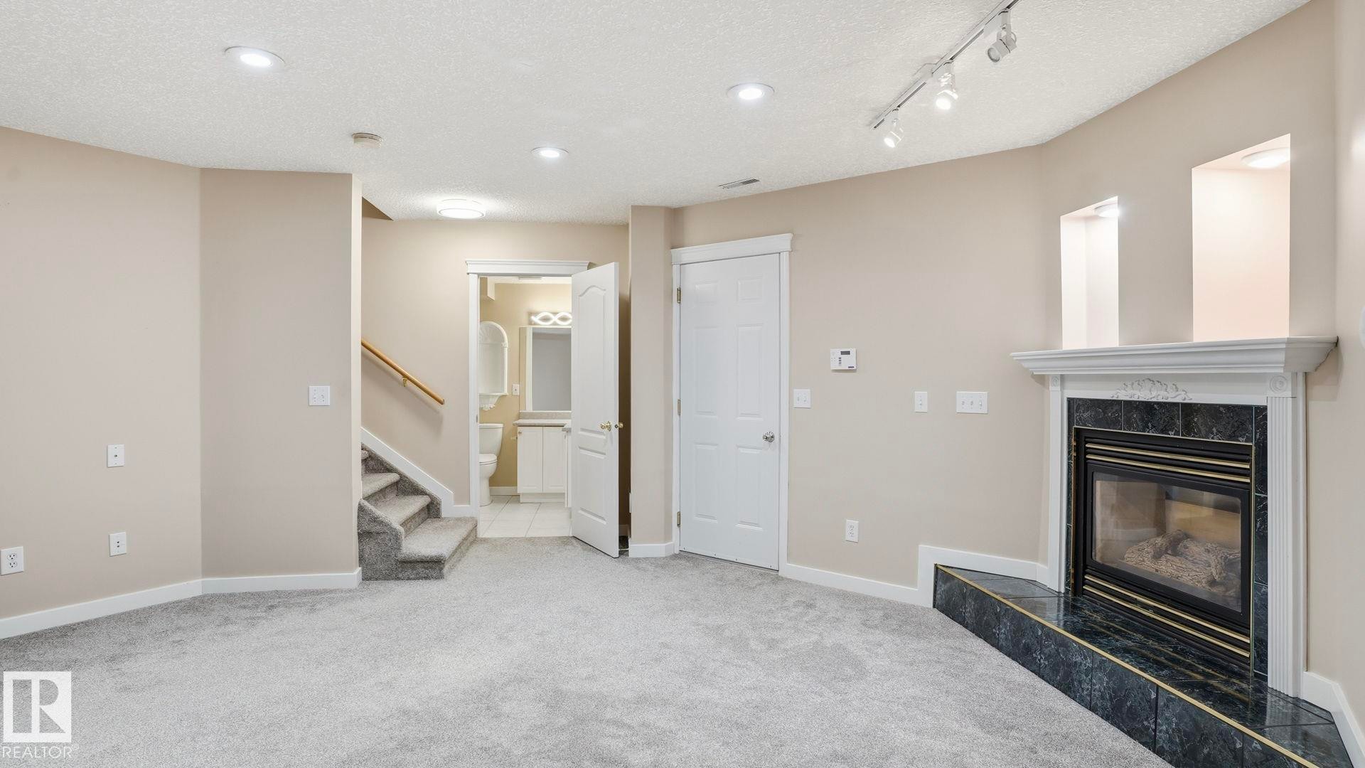 1007 Ormsby Crescent, Edmonton, AB - Indoor With Fireplace