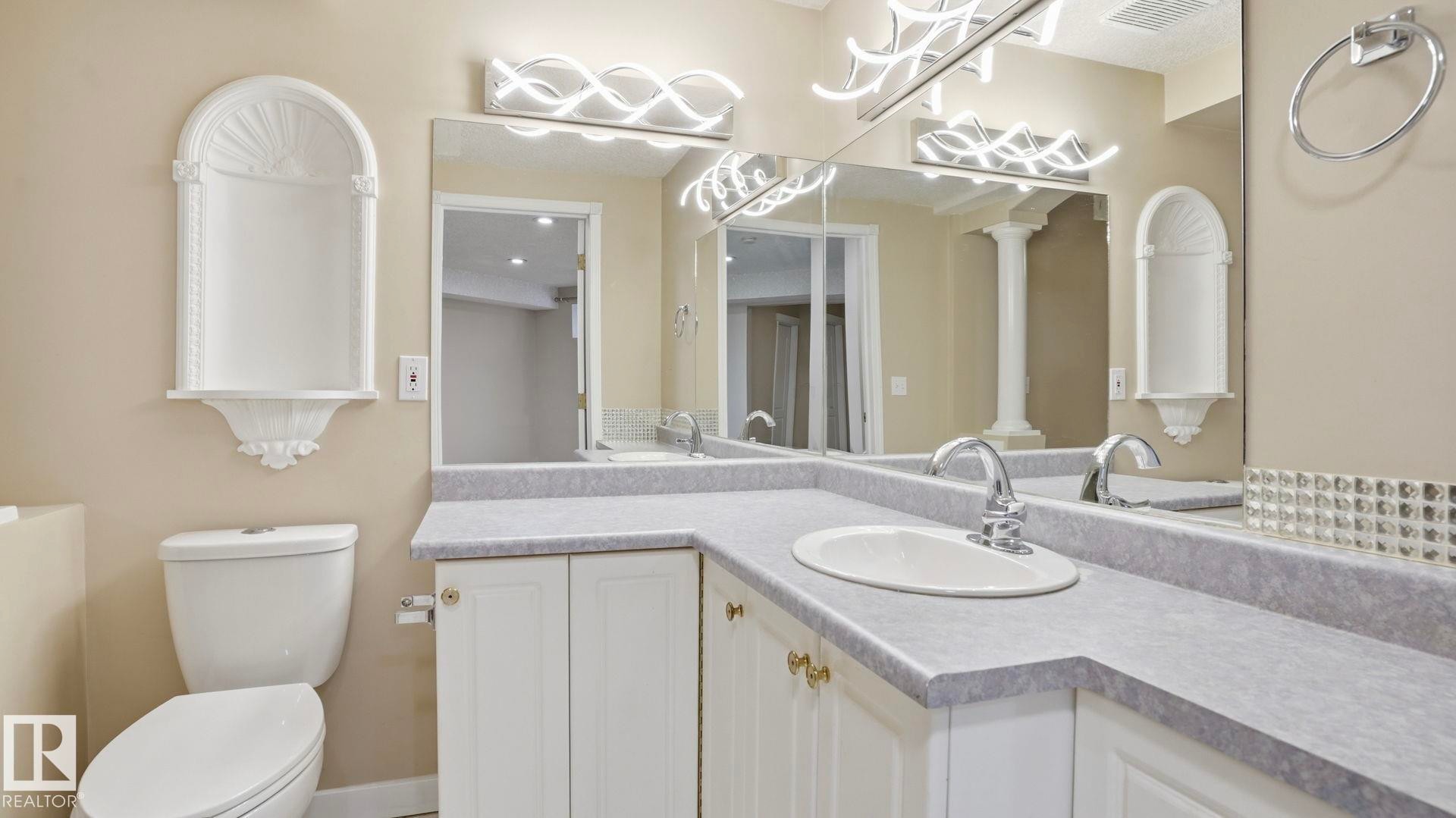 1007 Ormsby Crescent, Edmonton, AB - Indoor Photo Showing Bathroom