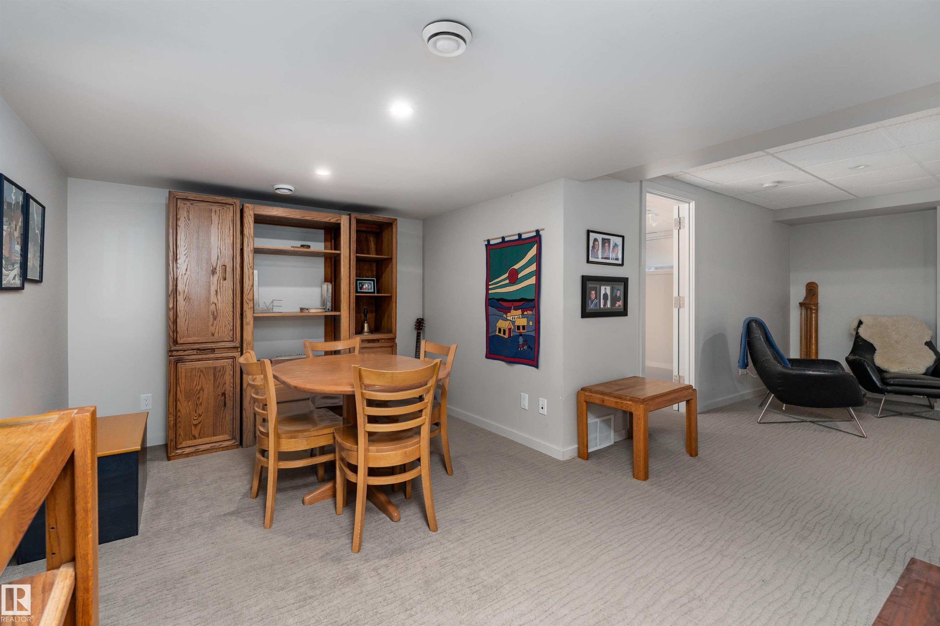 9715 141 Street Nw, Edmonton, AB - Indoor