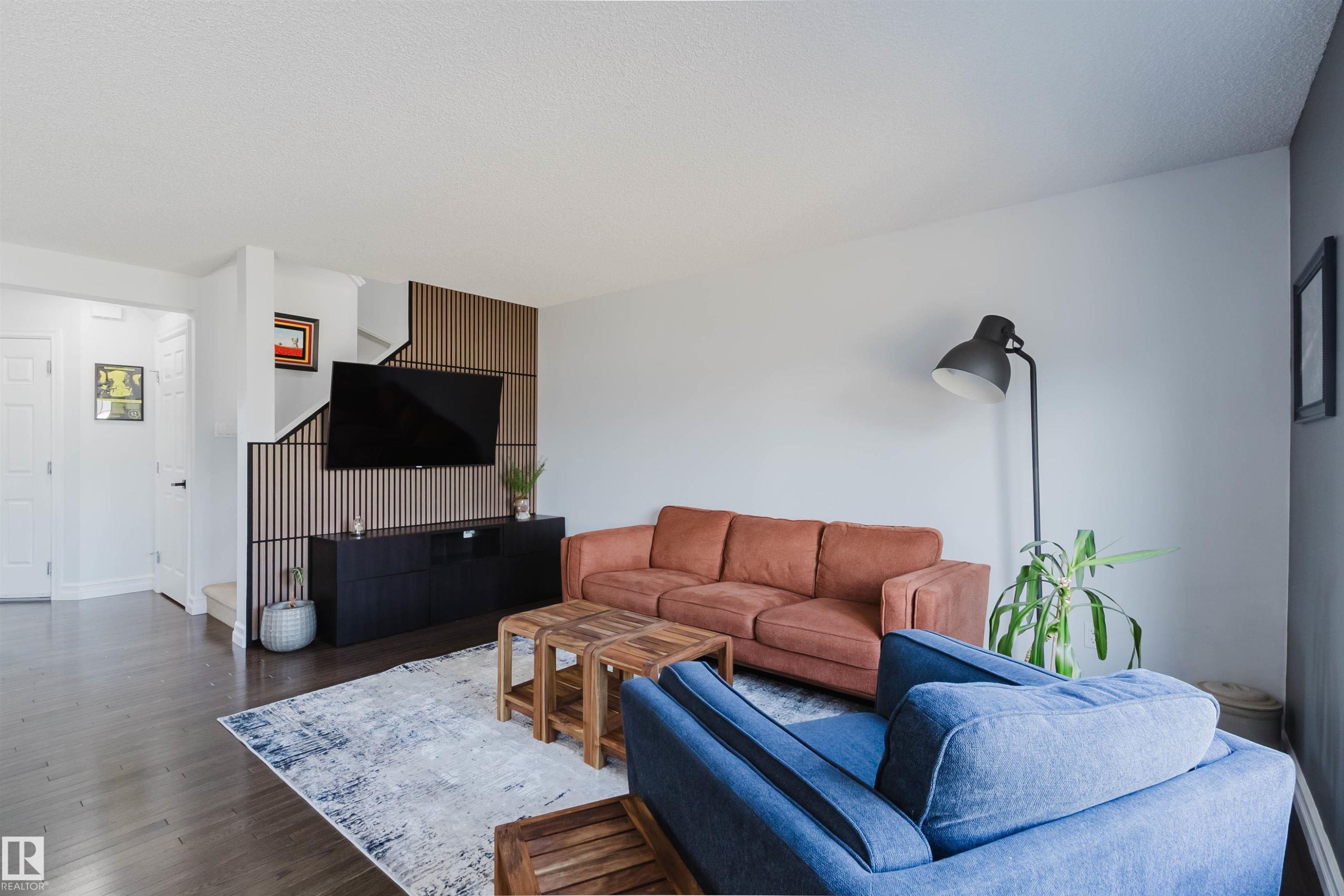 6825 Cardinal Link Link, Edmonton, AB - Indoor Photo Showing Living Room