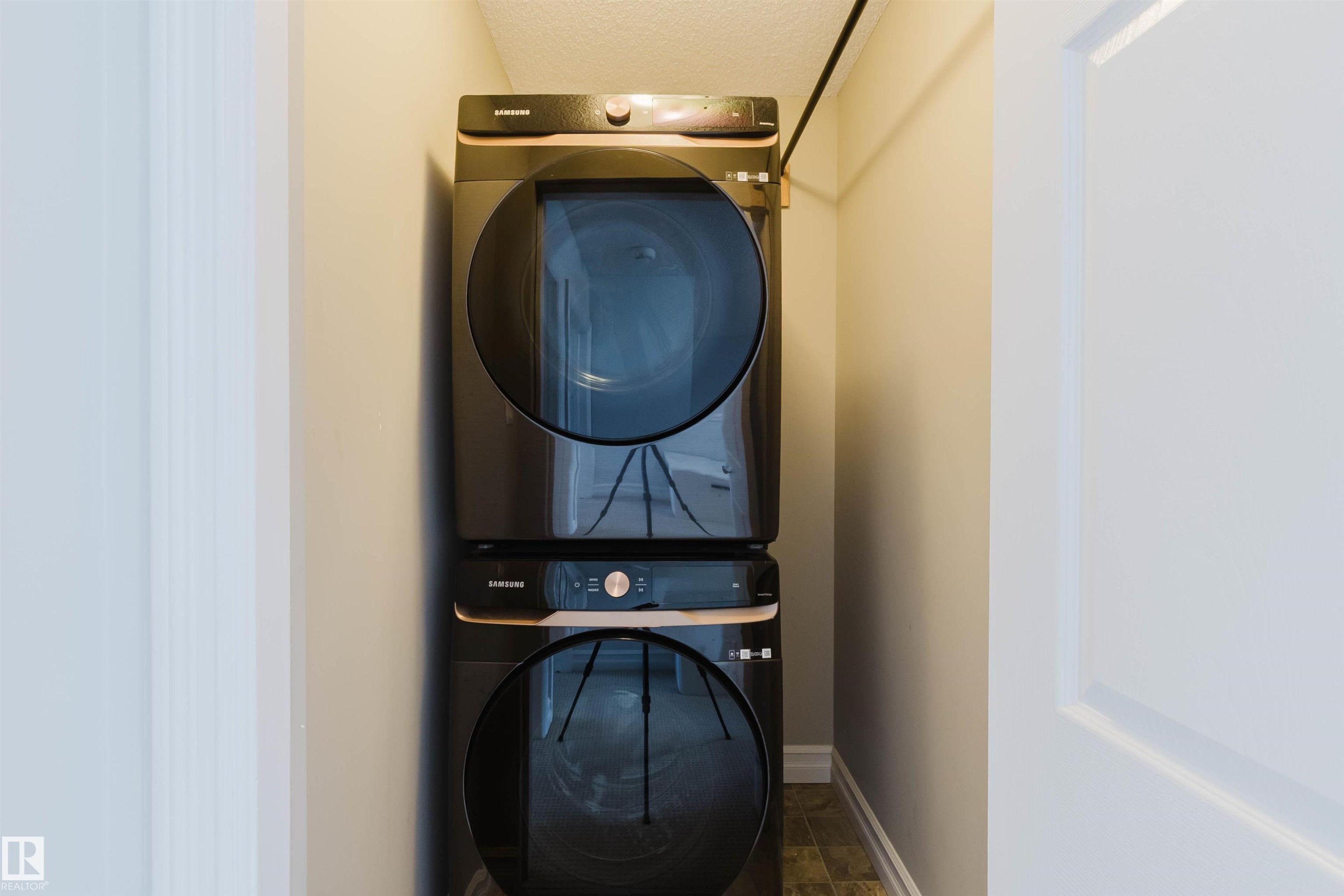 6825 Cardinal Link Link, Edmonton, AB - Indoor Photo Showing Laundry Room