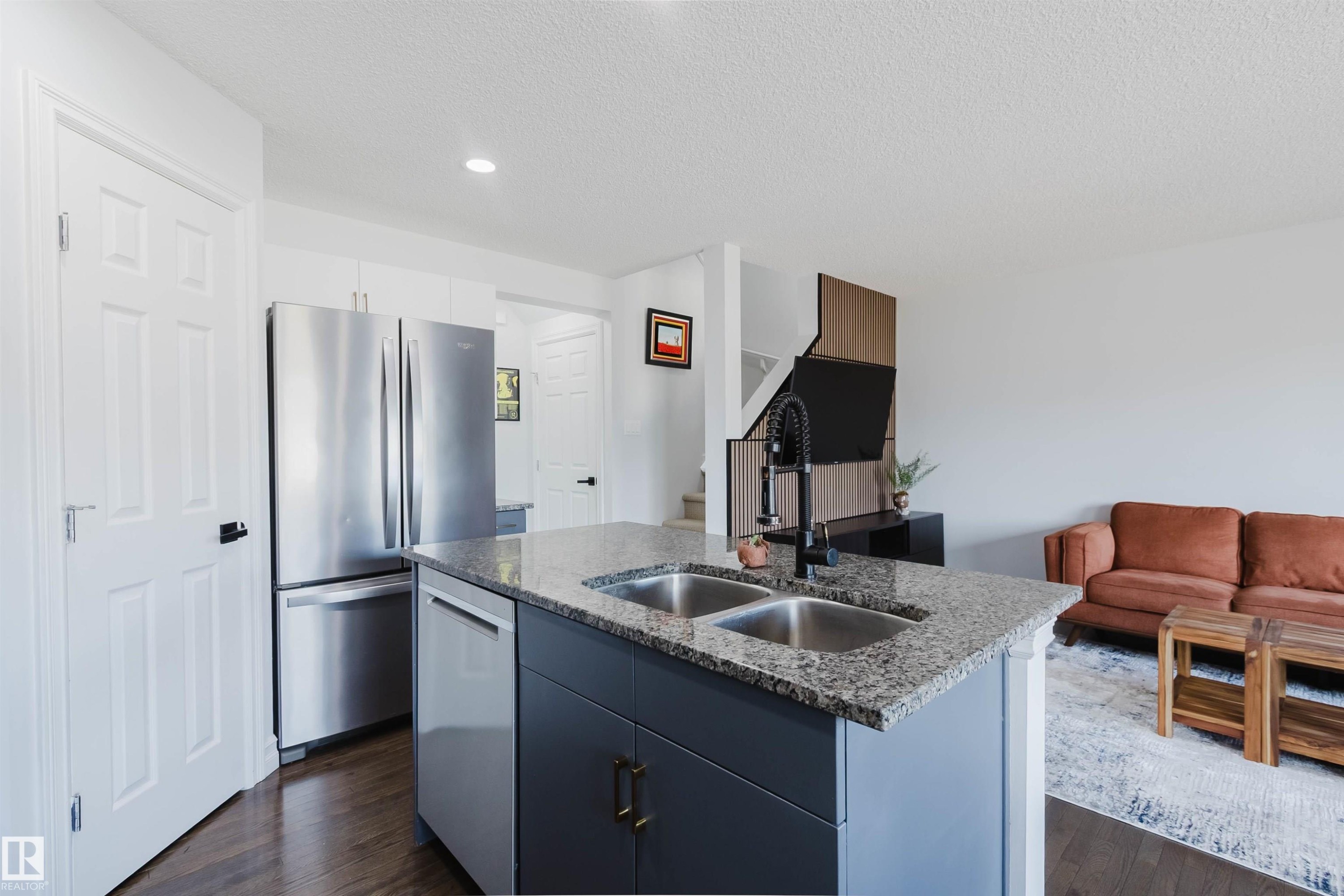6825 Cardinal Link Link, Edmonton, AB - Indoor Photo Showing Kitchen With Double Sink