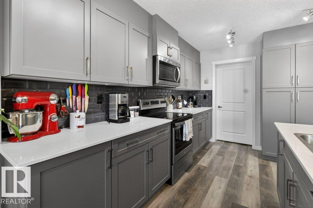 29 Harness Link, Ardrossan, AB - Indoor Photo Showing Kitchen With Upgraded Kitchen