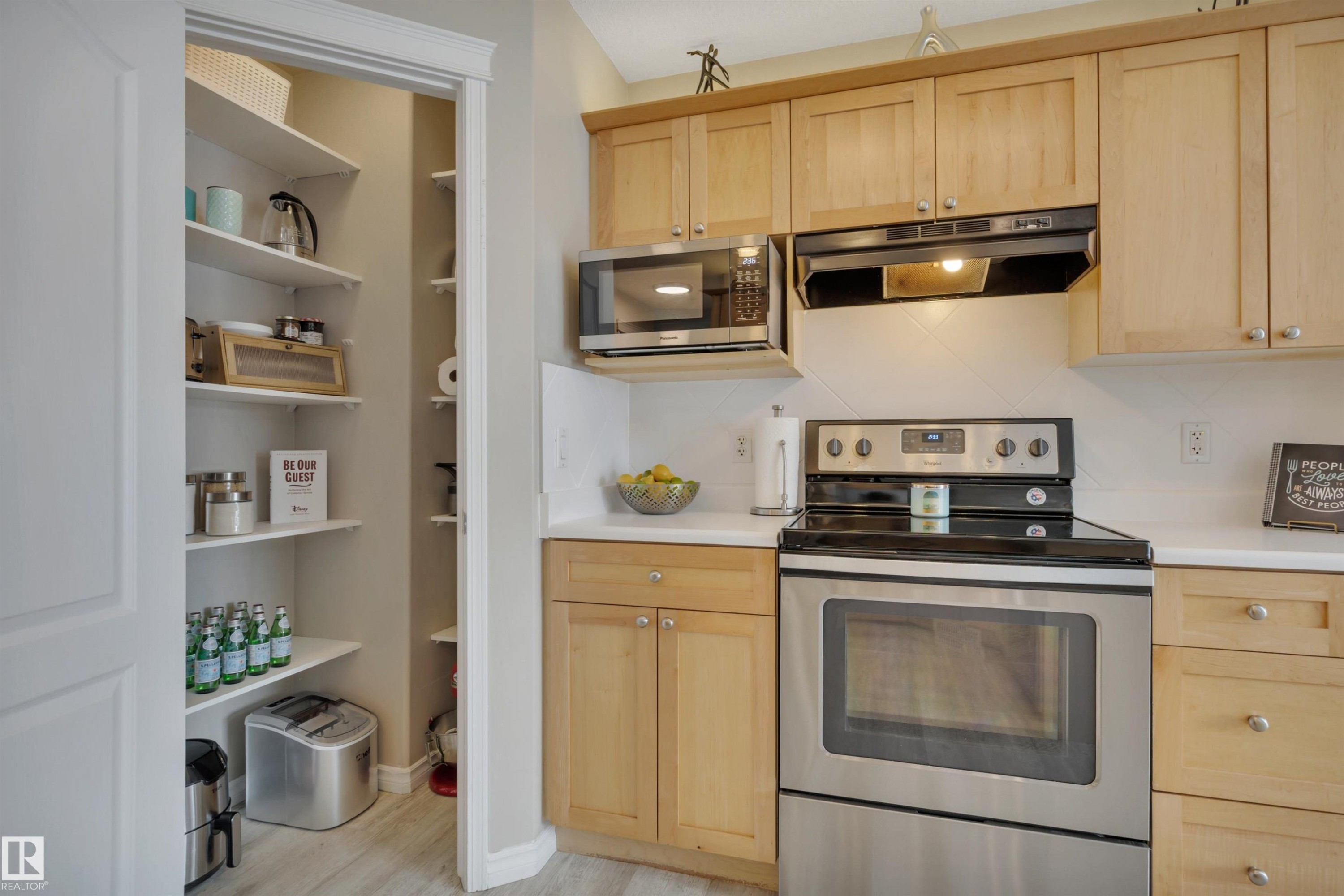 190 Keyport Circle, Leduc, AB - Indoor Photo Showing Kitchen