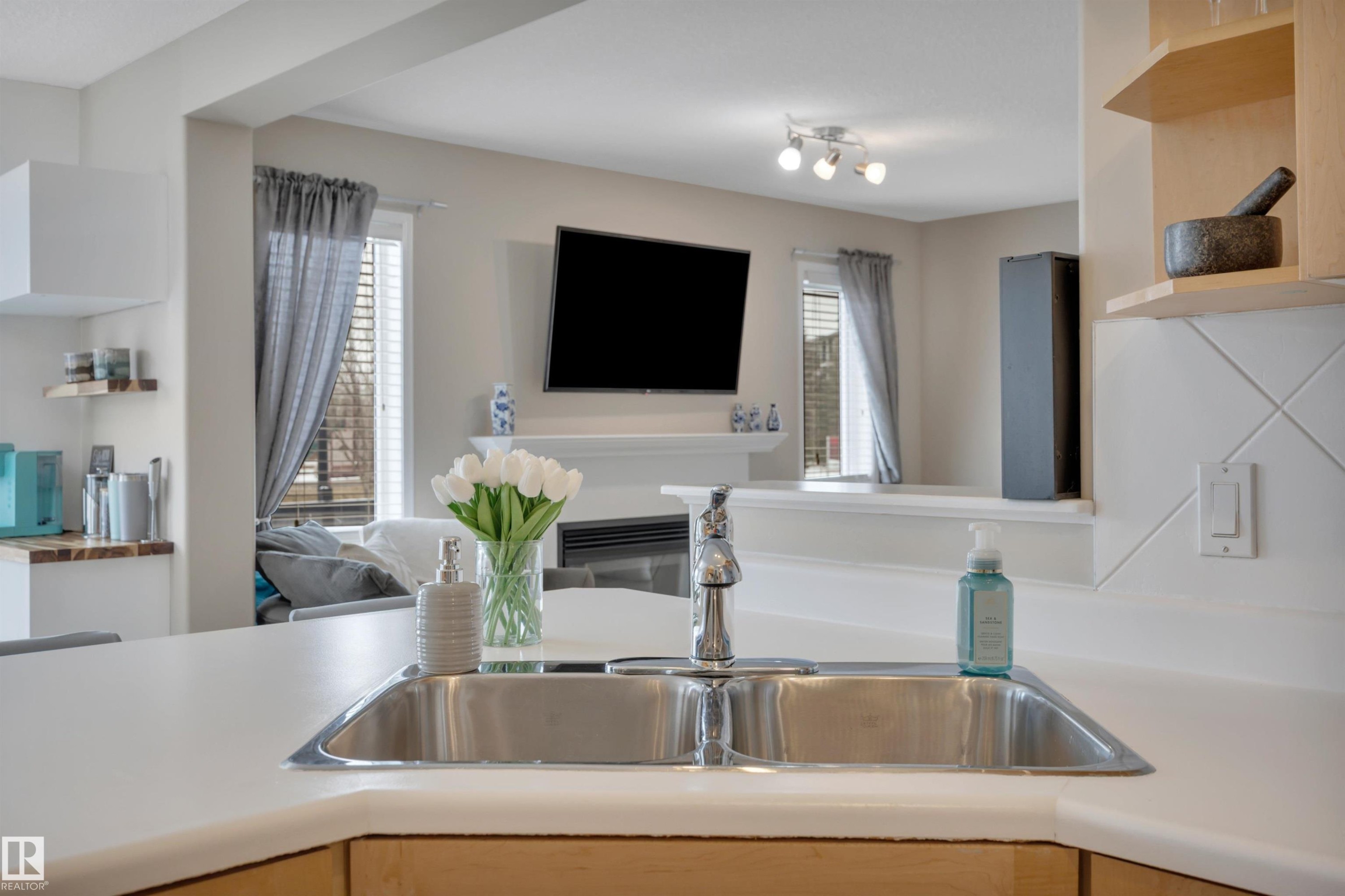 190 Keyport Circle, Leduc, AB - Indoor Photo Showing Kitchen With Double Sink