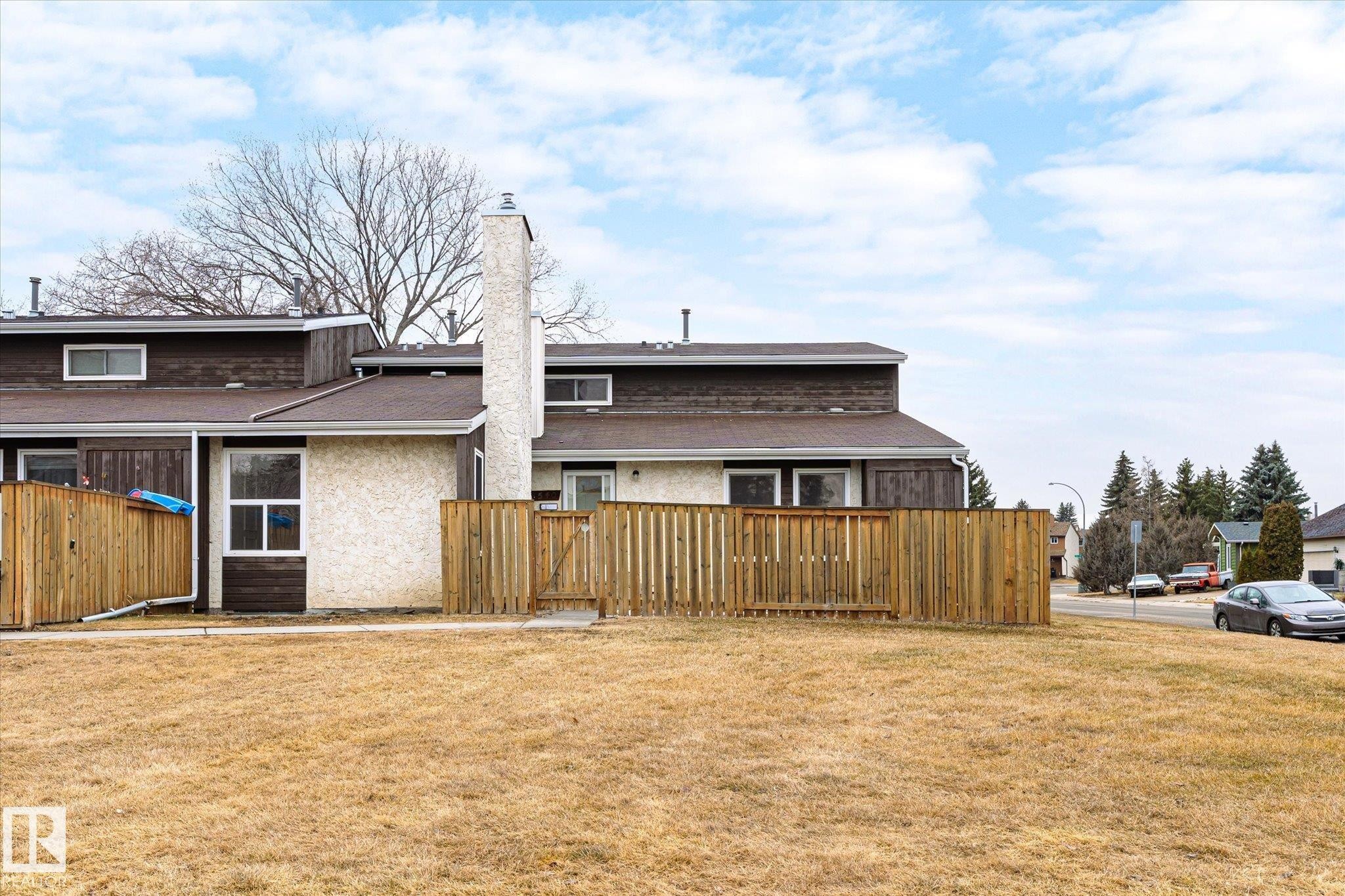 The property features a private fenced yard, a stucco exterior, and a chimney - 6540 184 Street, Edmonton, AB - Outdoor