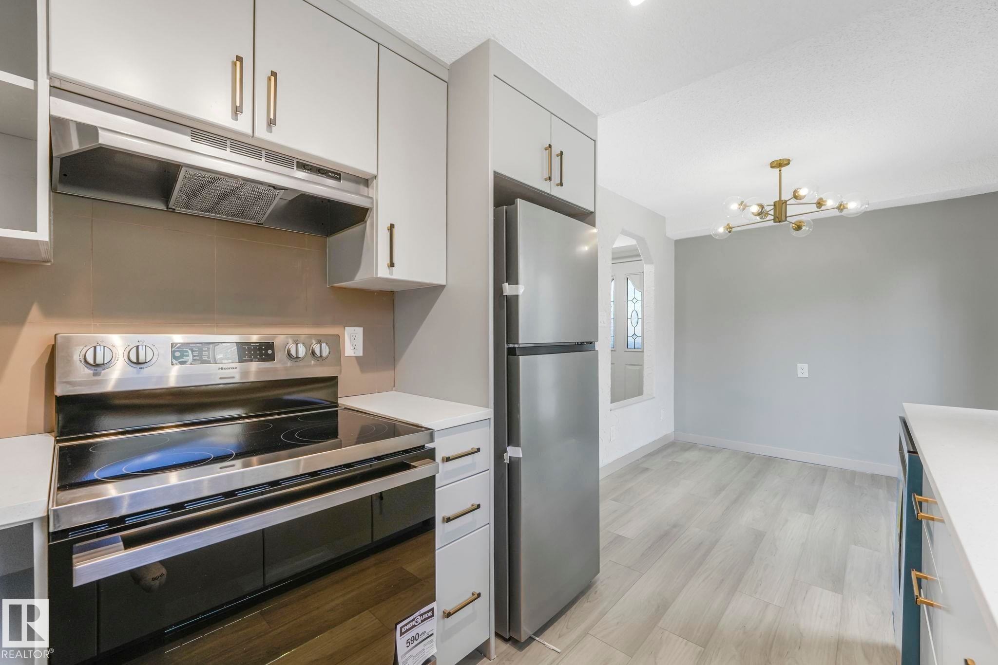 81 Willowdale Place, Edmonton, AB - Indoor Photo Showing Kitchen