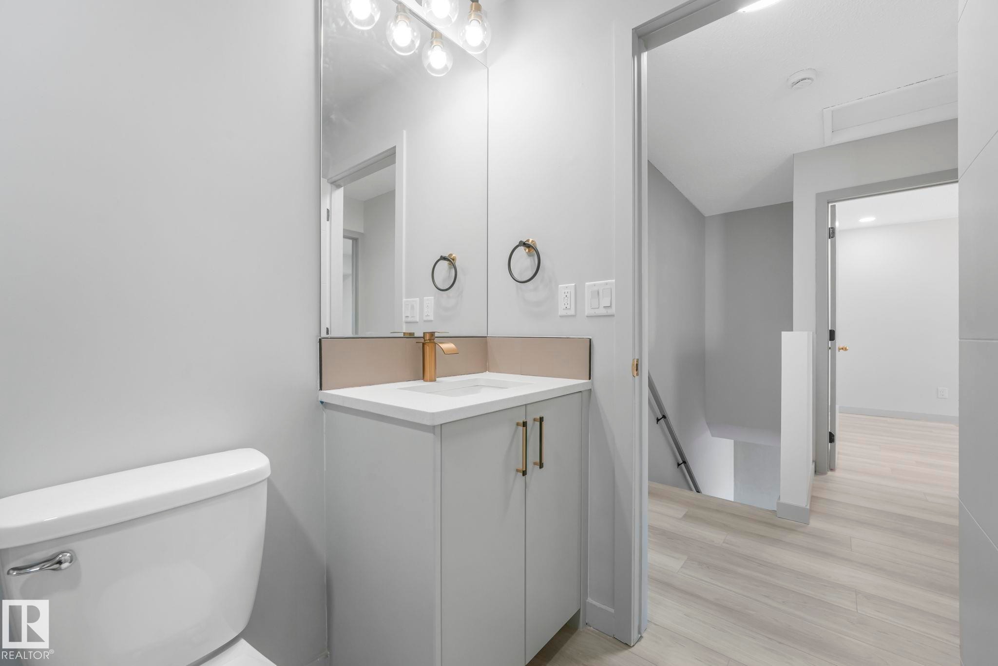 81 Willowdale Place, Edmonton, AB - Indoor Photo Showing Bathroom