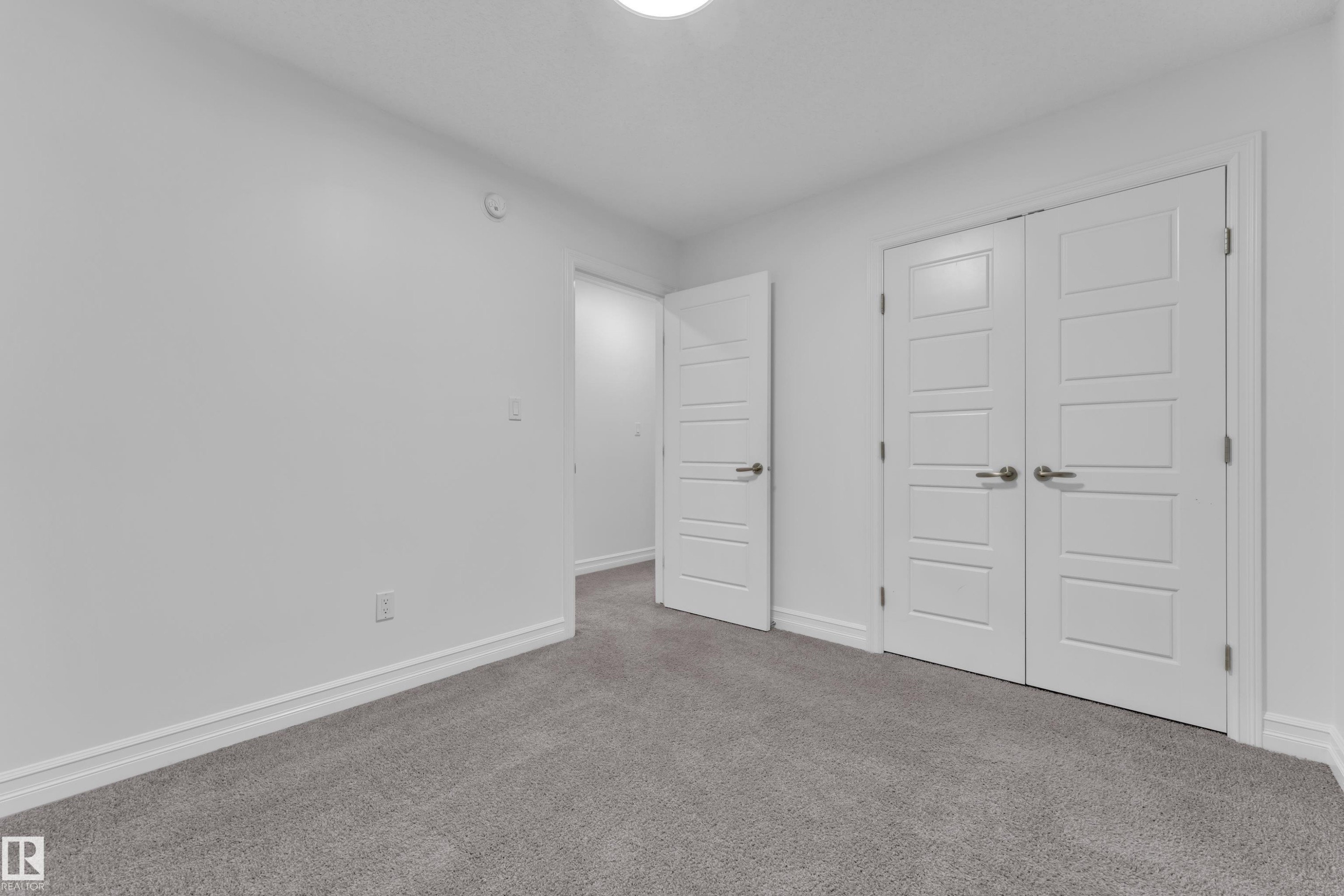 The property features white walls, grey carpet, and white trim - 3235 13 Avenue, Edmonton, AB - Indoor Photo Showing Other Room