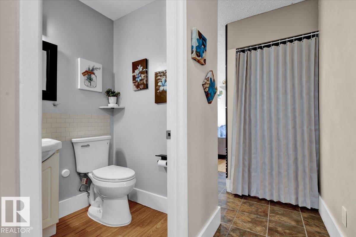 10027 173 Avenue, Edmonton, AB - Indoor Photo Showing Bathroom