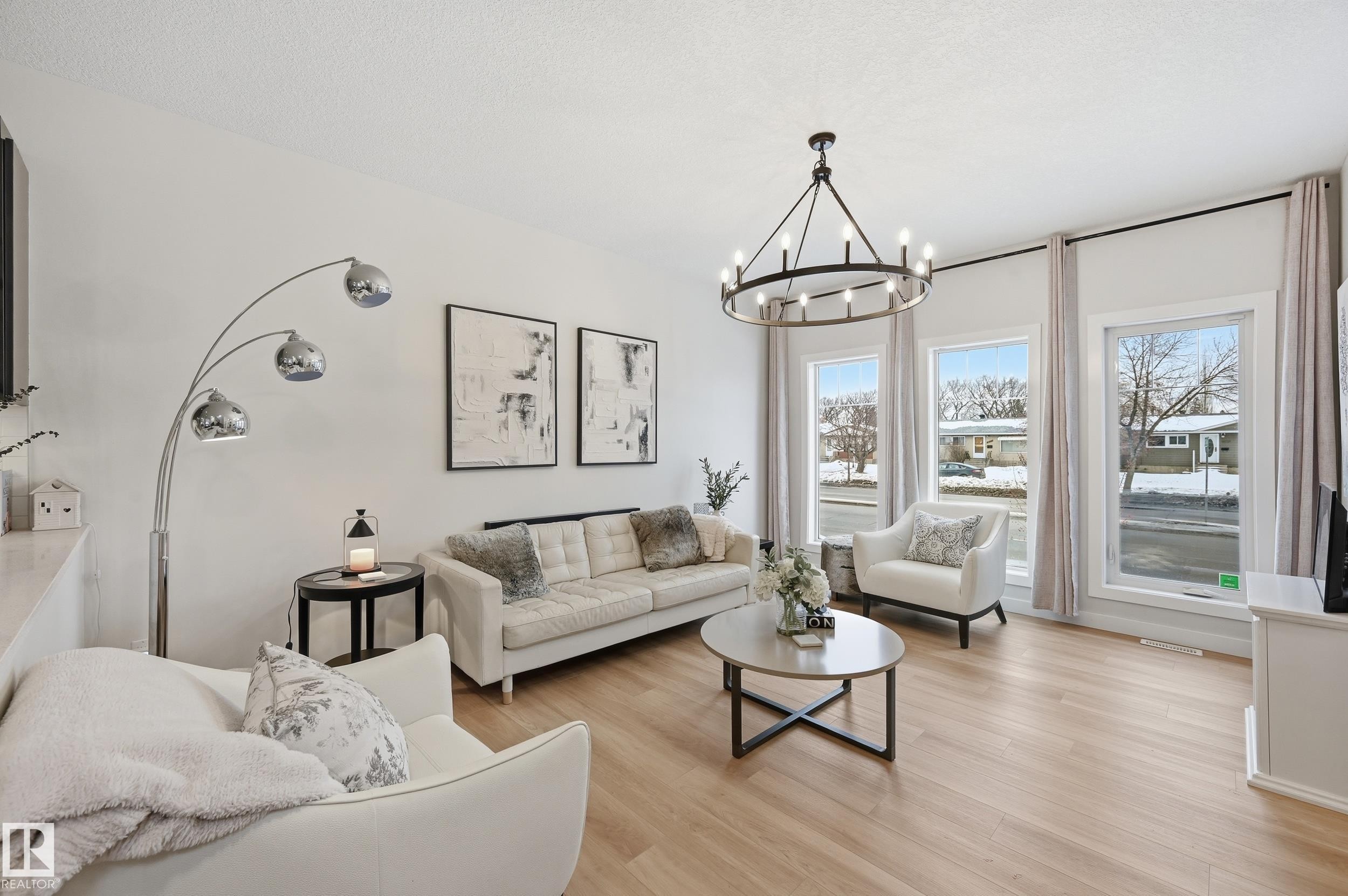10736 149 Street, Edmonton, AB - Indoor Photo Showing Living Room