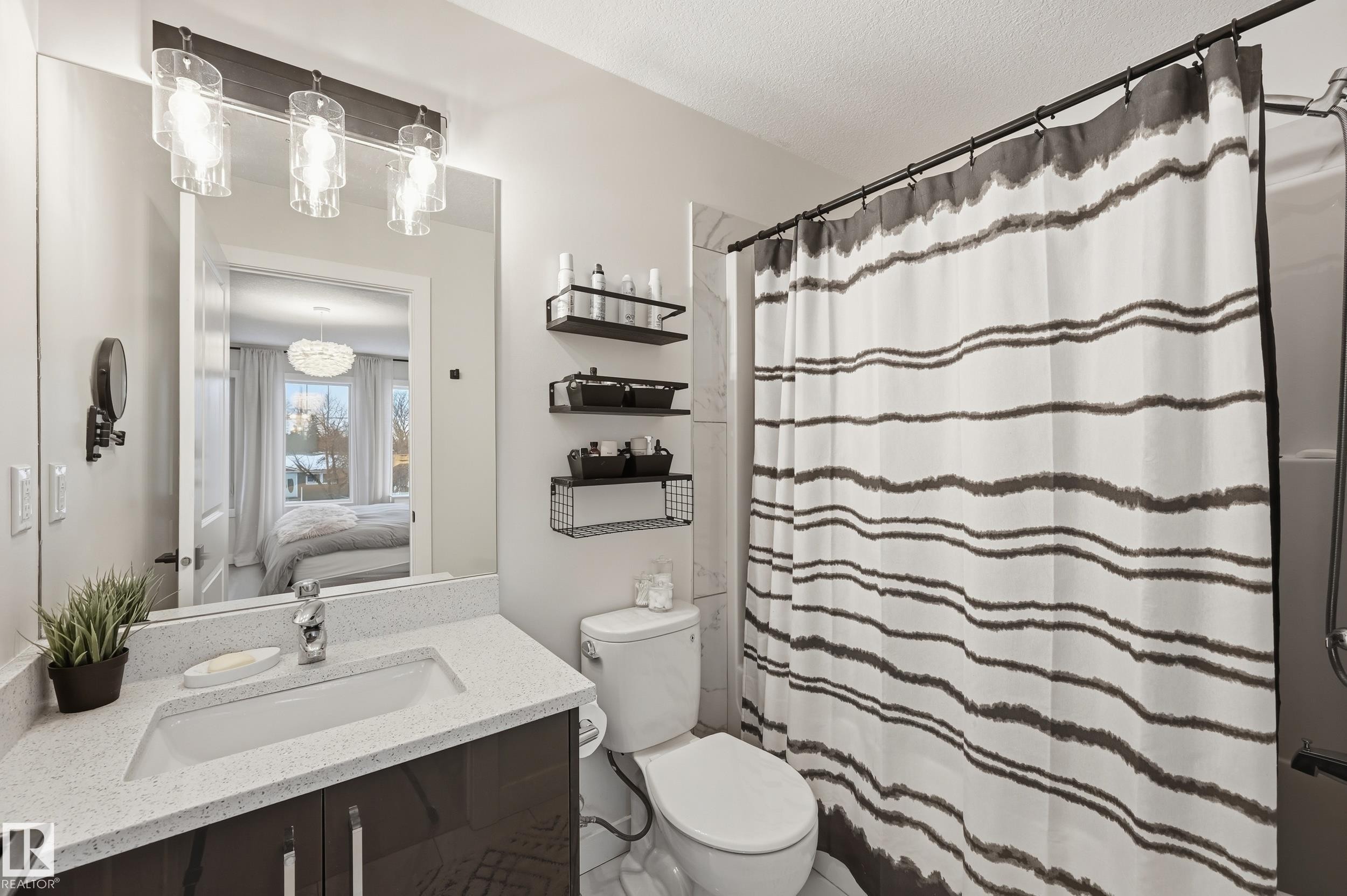 10736 149 Street, Edmonton, AB - Indoor Photo Showing Bathroom