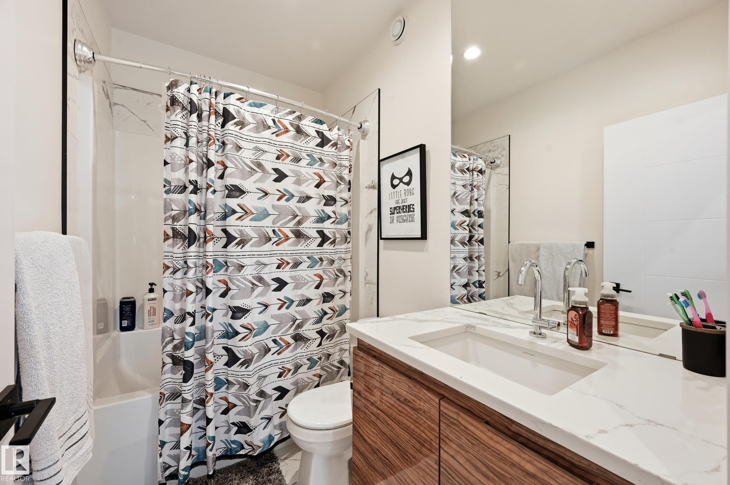 44B Valleyview Crescent, Edmonton, AB - Indoor Photo Showing Bathroom