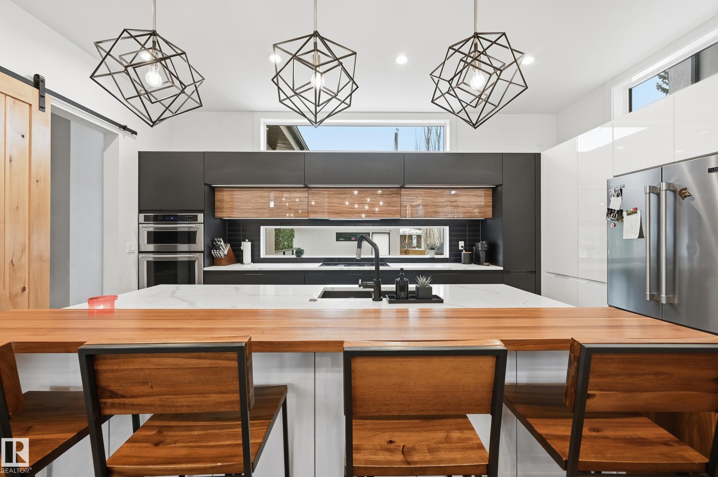 44B Valleyview Crescent, Edmonton, AB - Indoor Photo Showing Kitchen