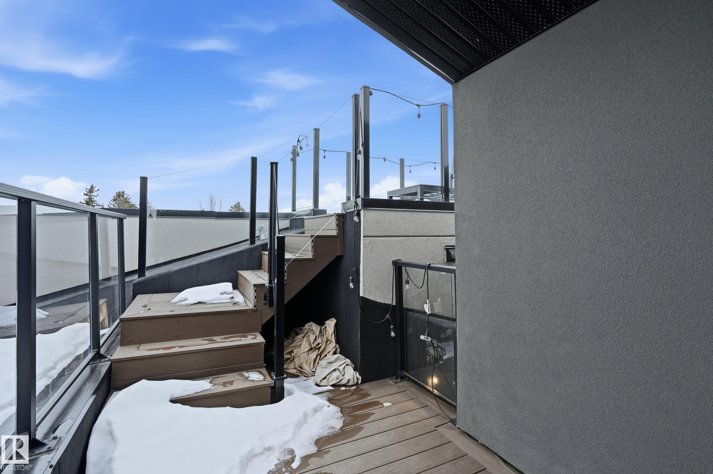 44B Valleyview Crescent, Edmonton, AB - Outdoor With Exterior