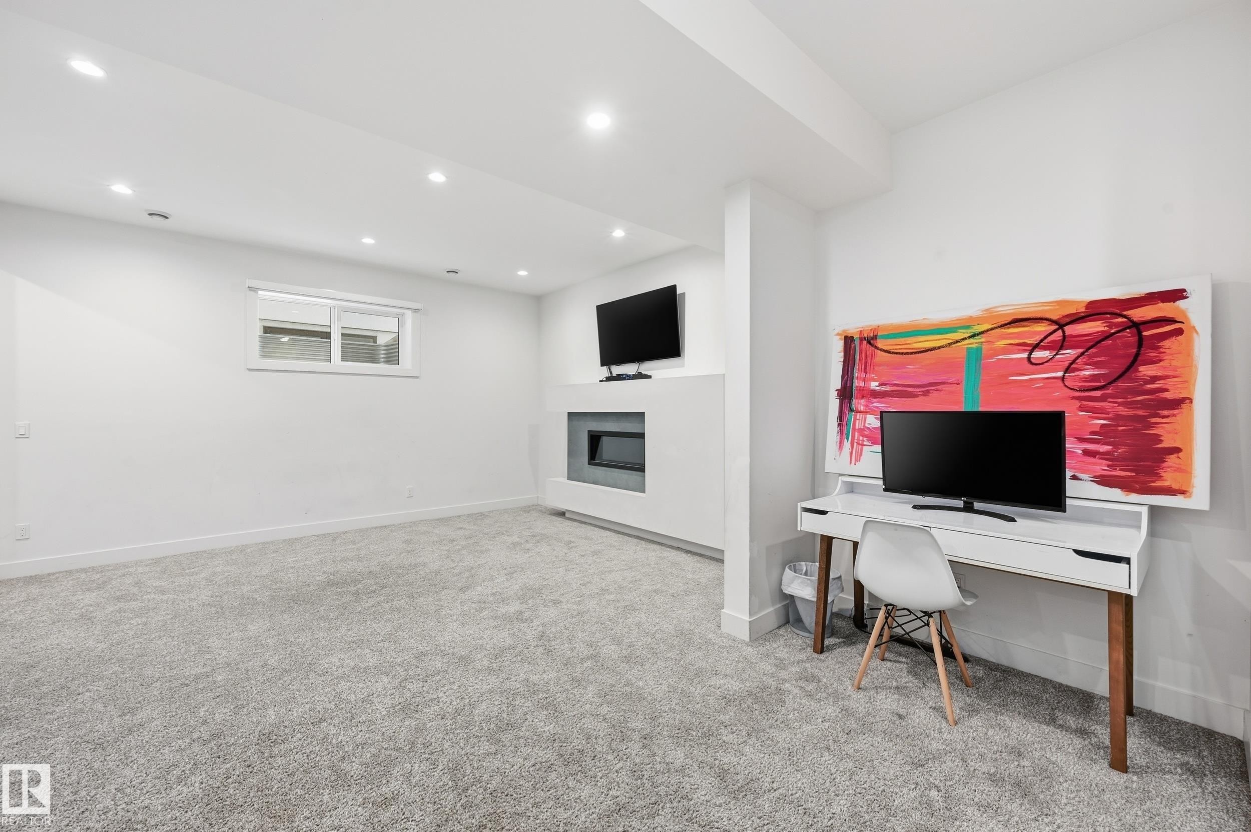 44B Valleyview Crescent, Edmonton, AB - Indoor Photo Showing Office