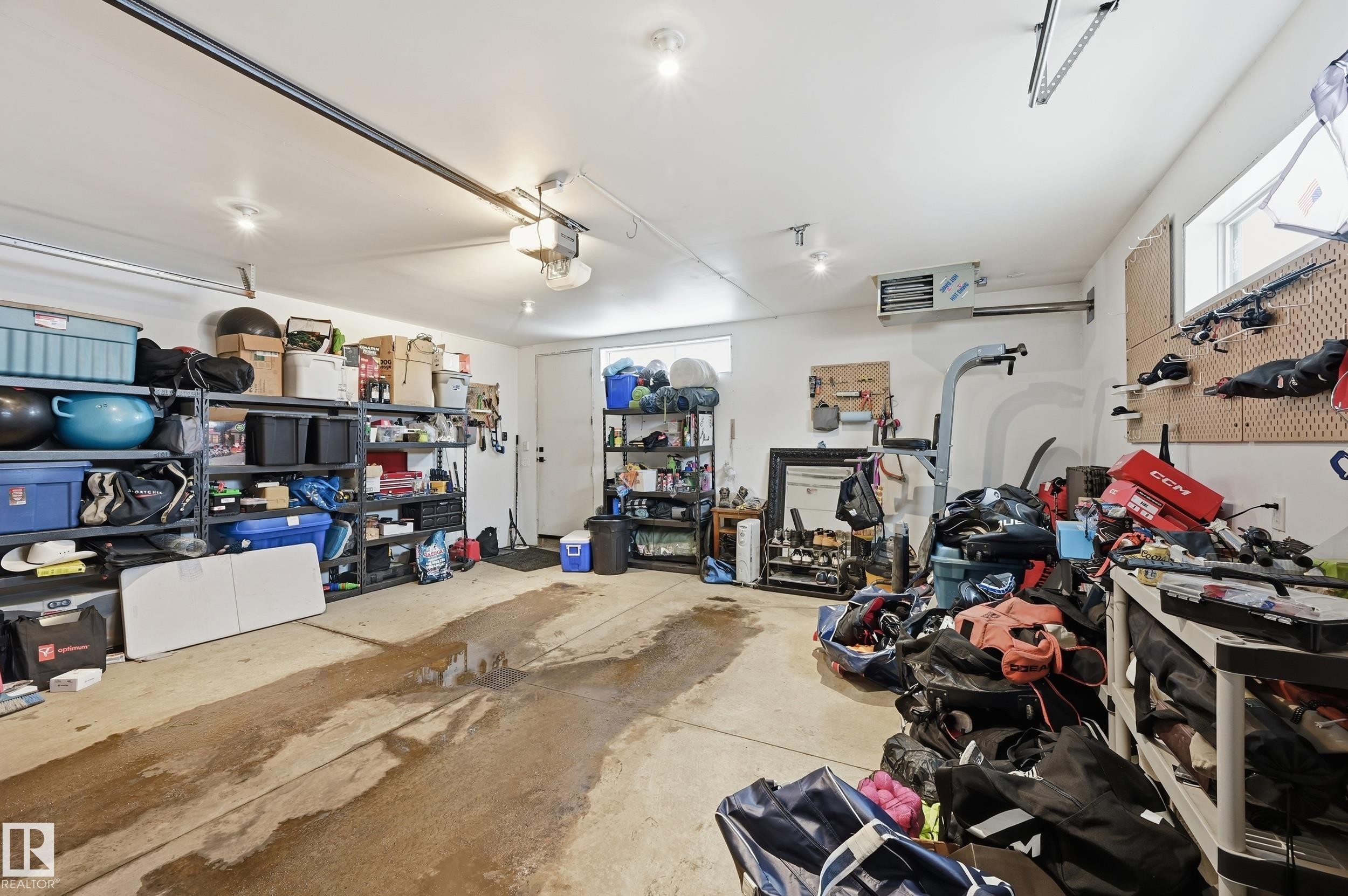 44B Valleyview Crescent, Edmonton, AB - Indoor Photo Showing Garage