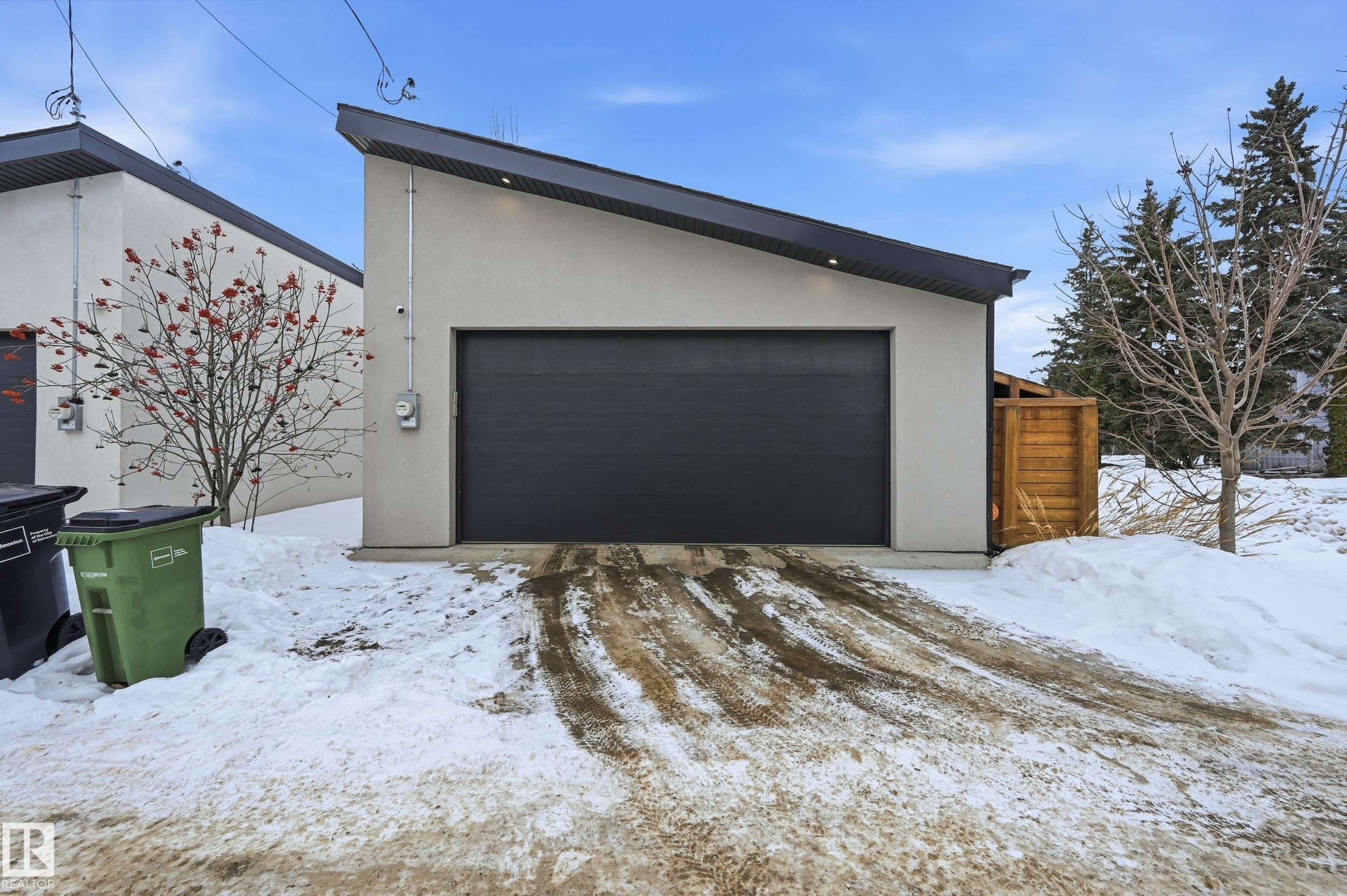 44B Valleyview Crescent, Edmonton, AB - Outdoor With Exterior