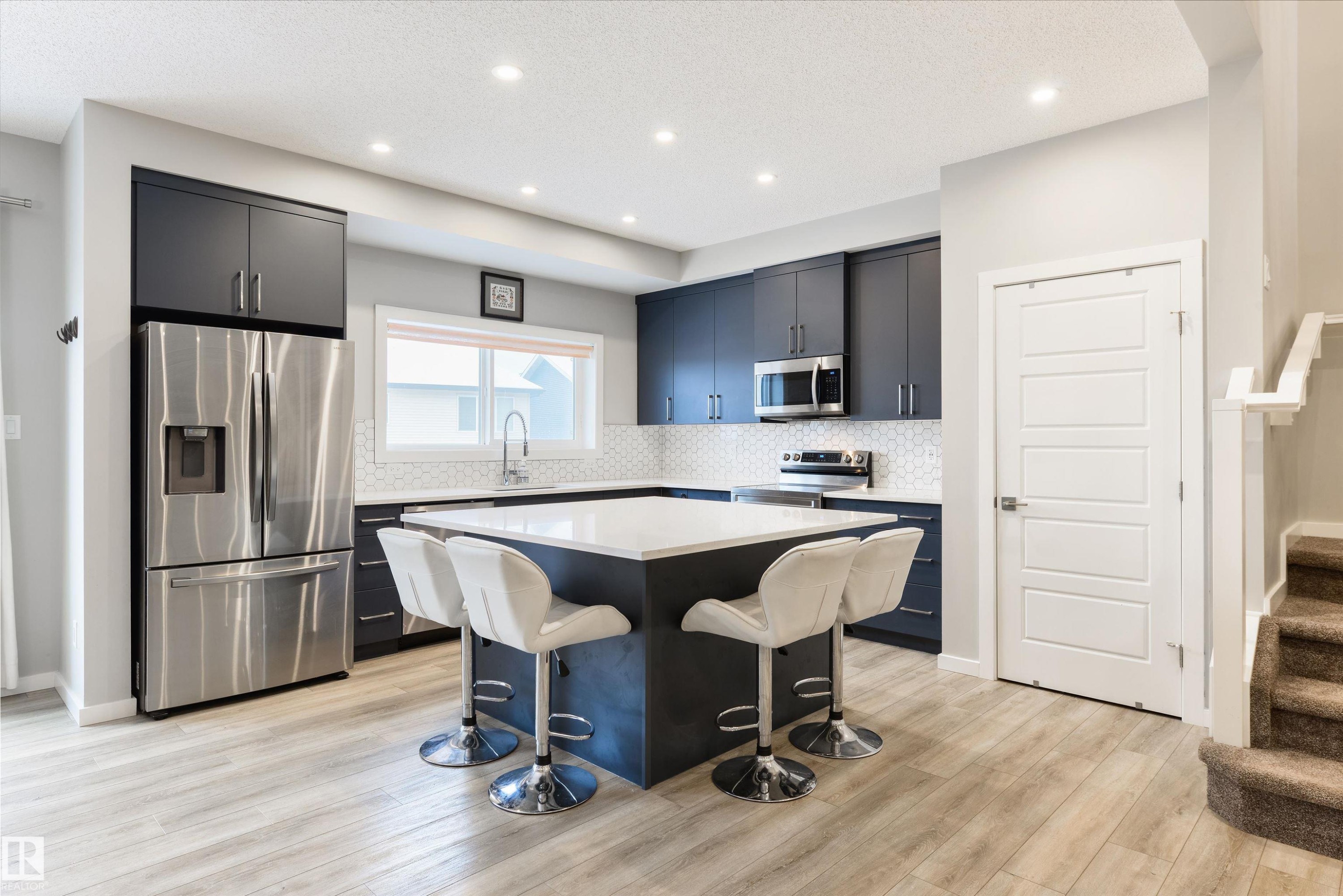 5361 Lark Landing, Edmonton, AB - Indoor Photo Showing Kitchen With Upgraded Kitchen