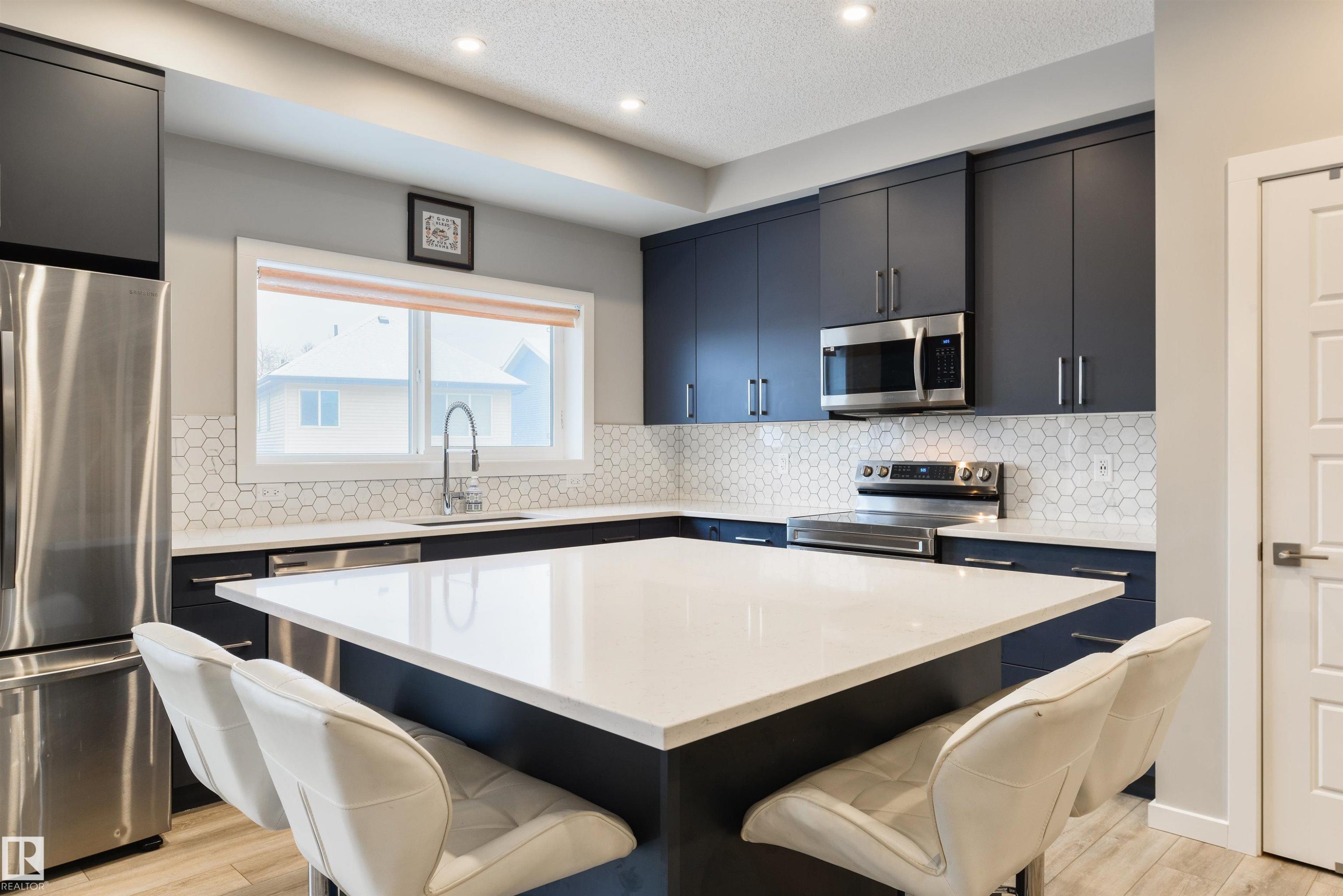 5361 Lark Landing, Edmonton, AB - Indoor Photo Showing Kitchen With Upgraded Kitchen