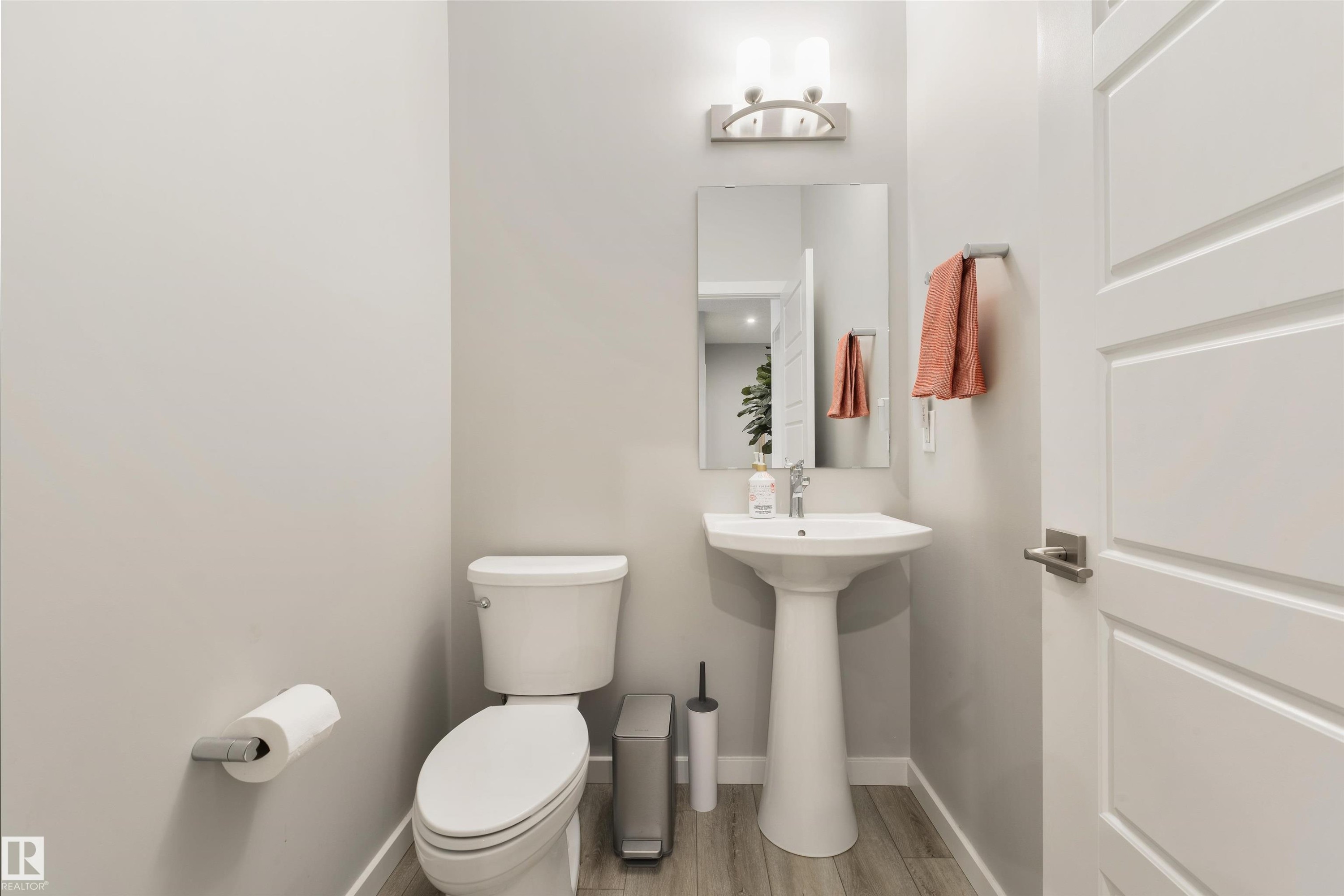 5361 Lark Landing, Edmonton, AB - Indoor Photo Showing Bathroom