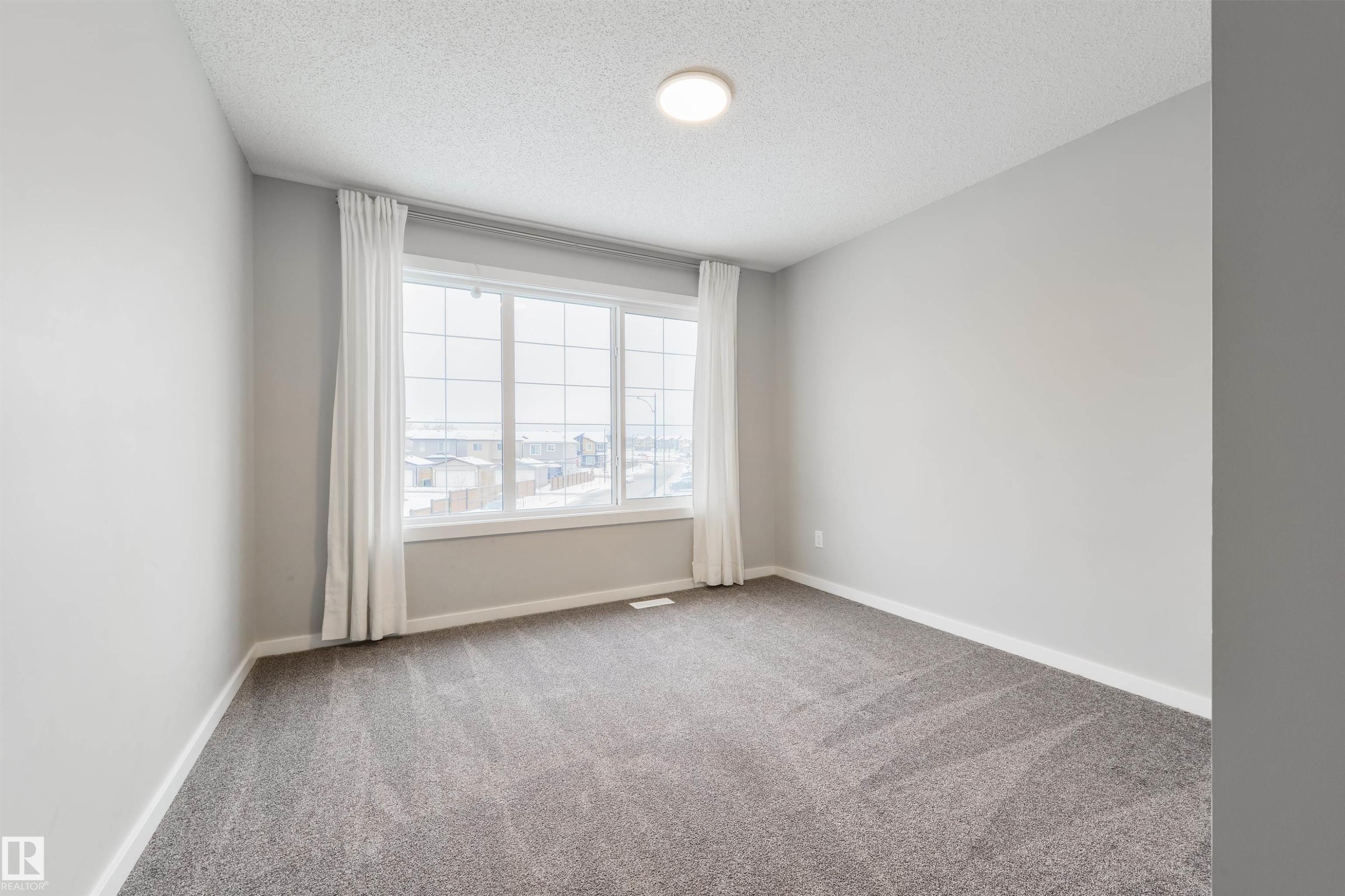 5361 Lark Landing, Edmonton, AB - Indoor Photo Showing Other Room