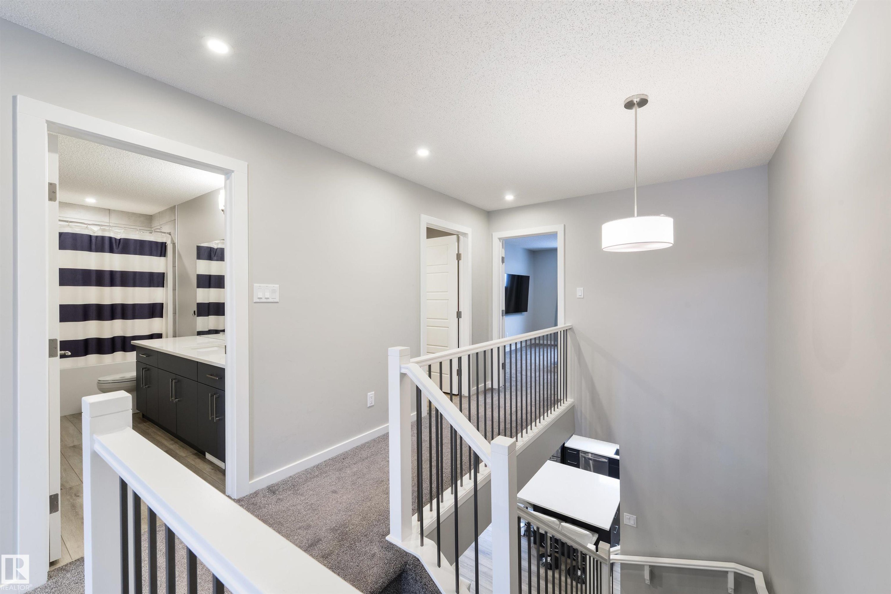 5361 Lark Landing, Edmonton, AB - Indoor Photo Showing Other Room