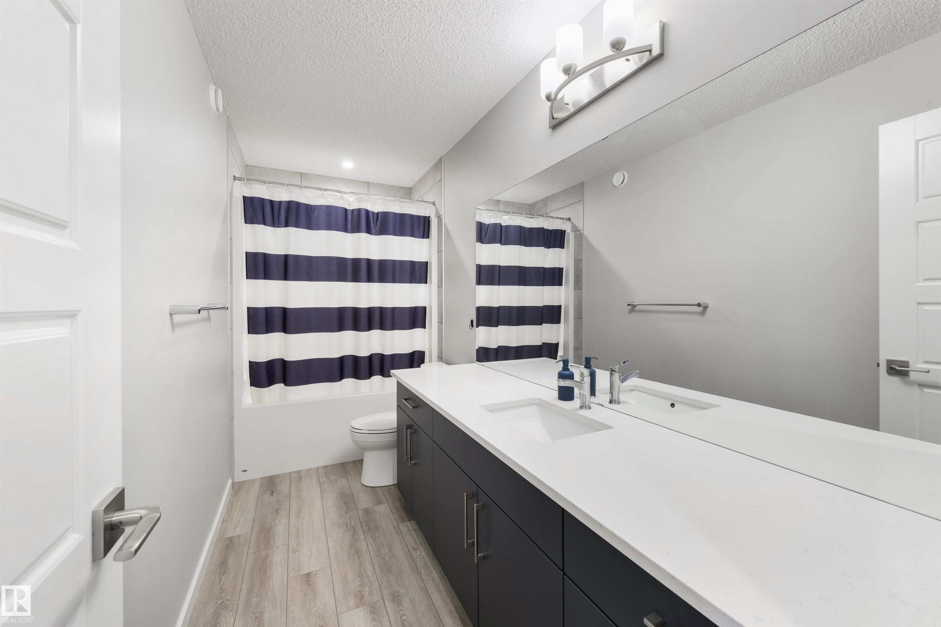 5361 Lark Landing, Edmonton, AB - Indoor Photo Showing Bathroom