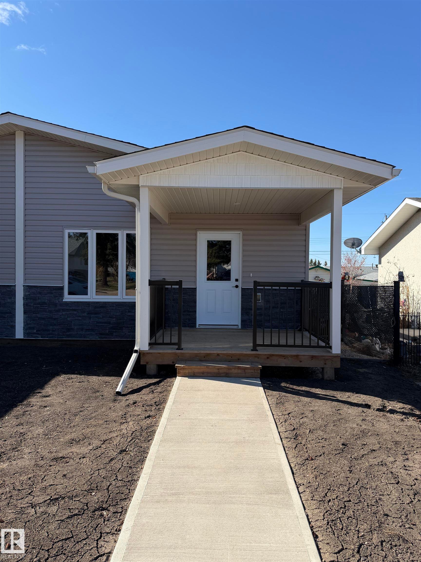 B 4313 54 Avenue, Barrhead, AB - Outdoor